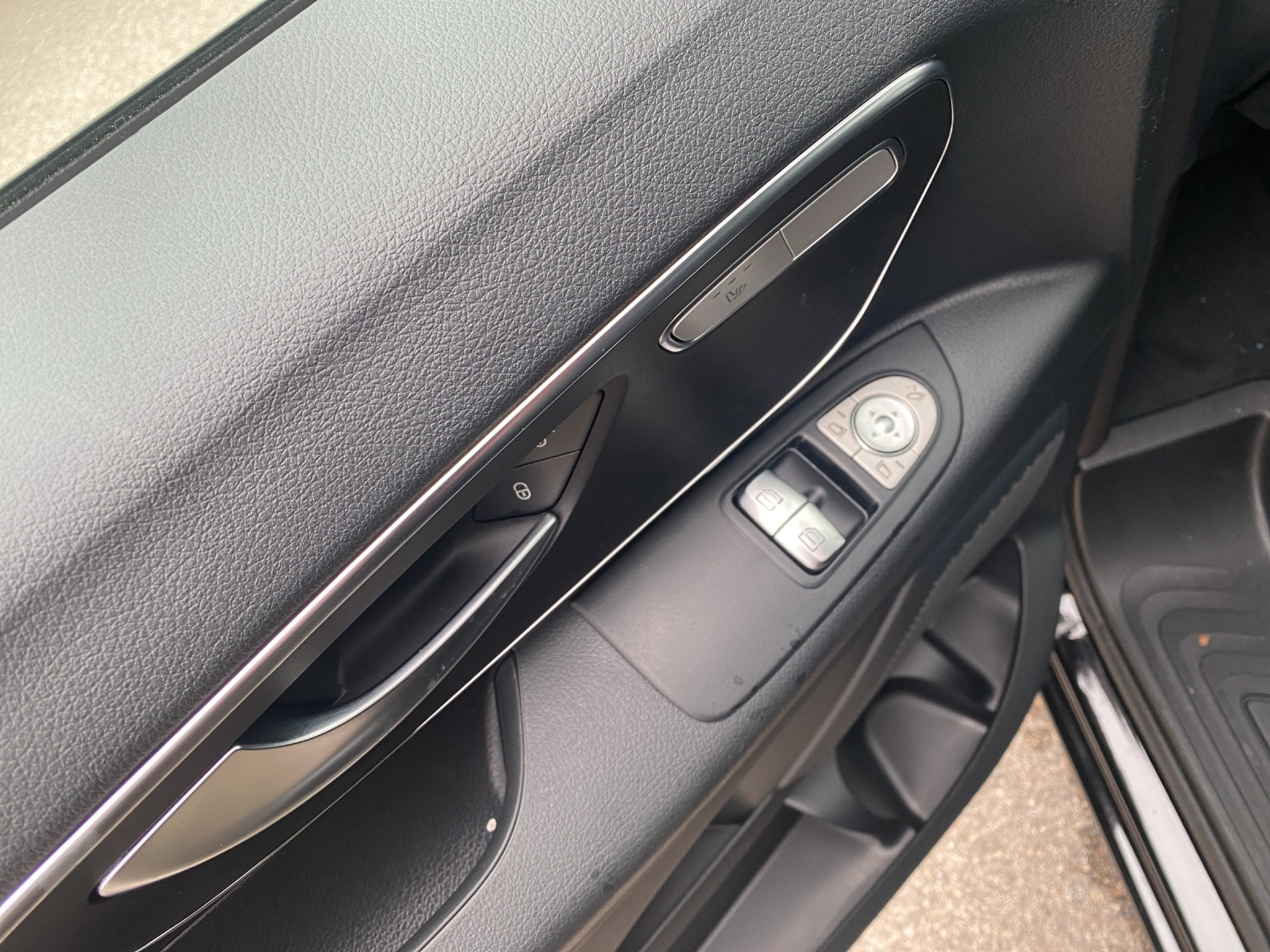 listing desktop thumbnail image 12