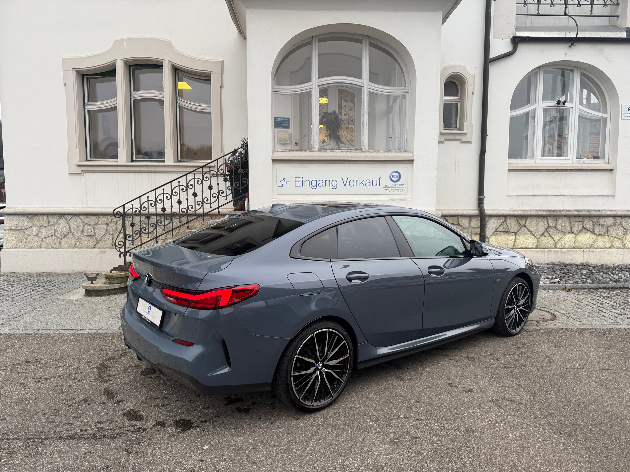 listing desktop thumbnail image 3