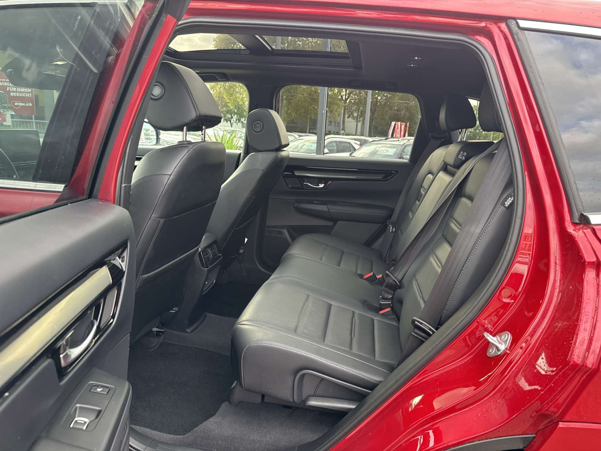 listing desktop thumbnail image 6