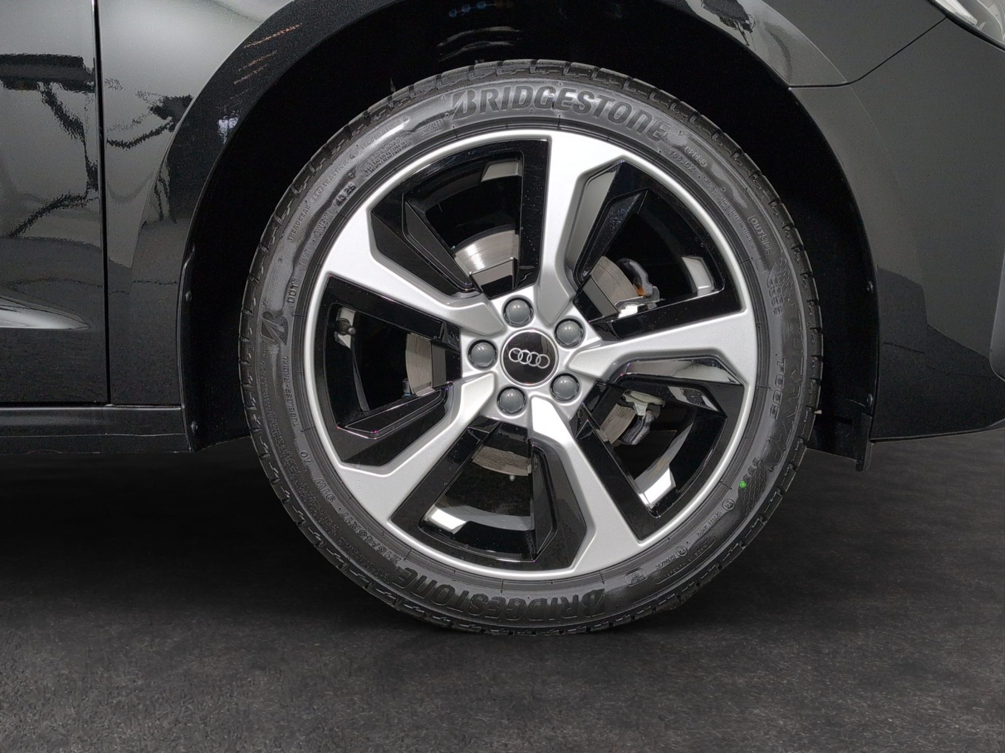 listing desktop thumbnail image 4