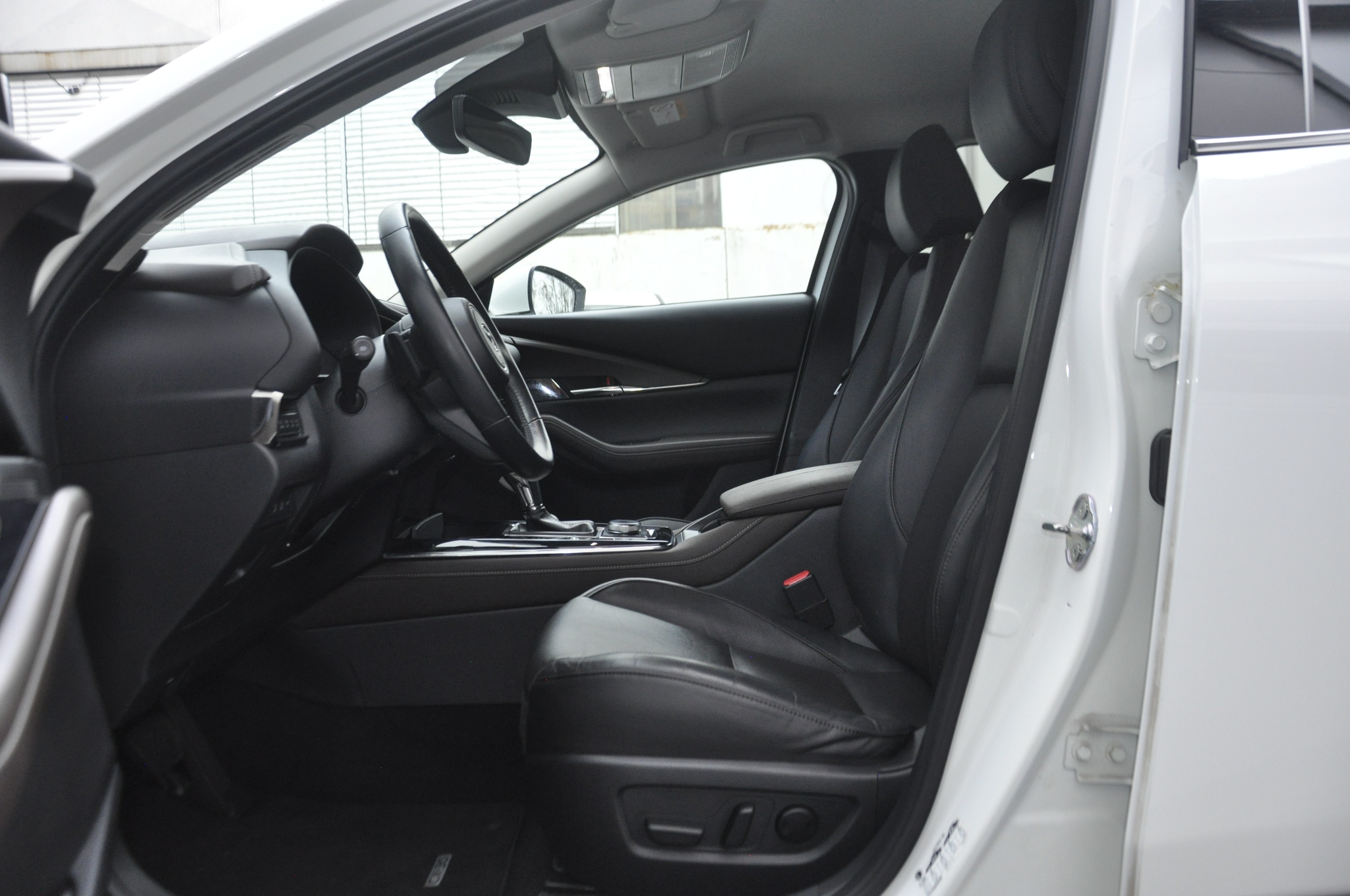 listing desktop thumbnail image 4