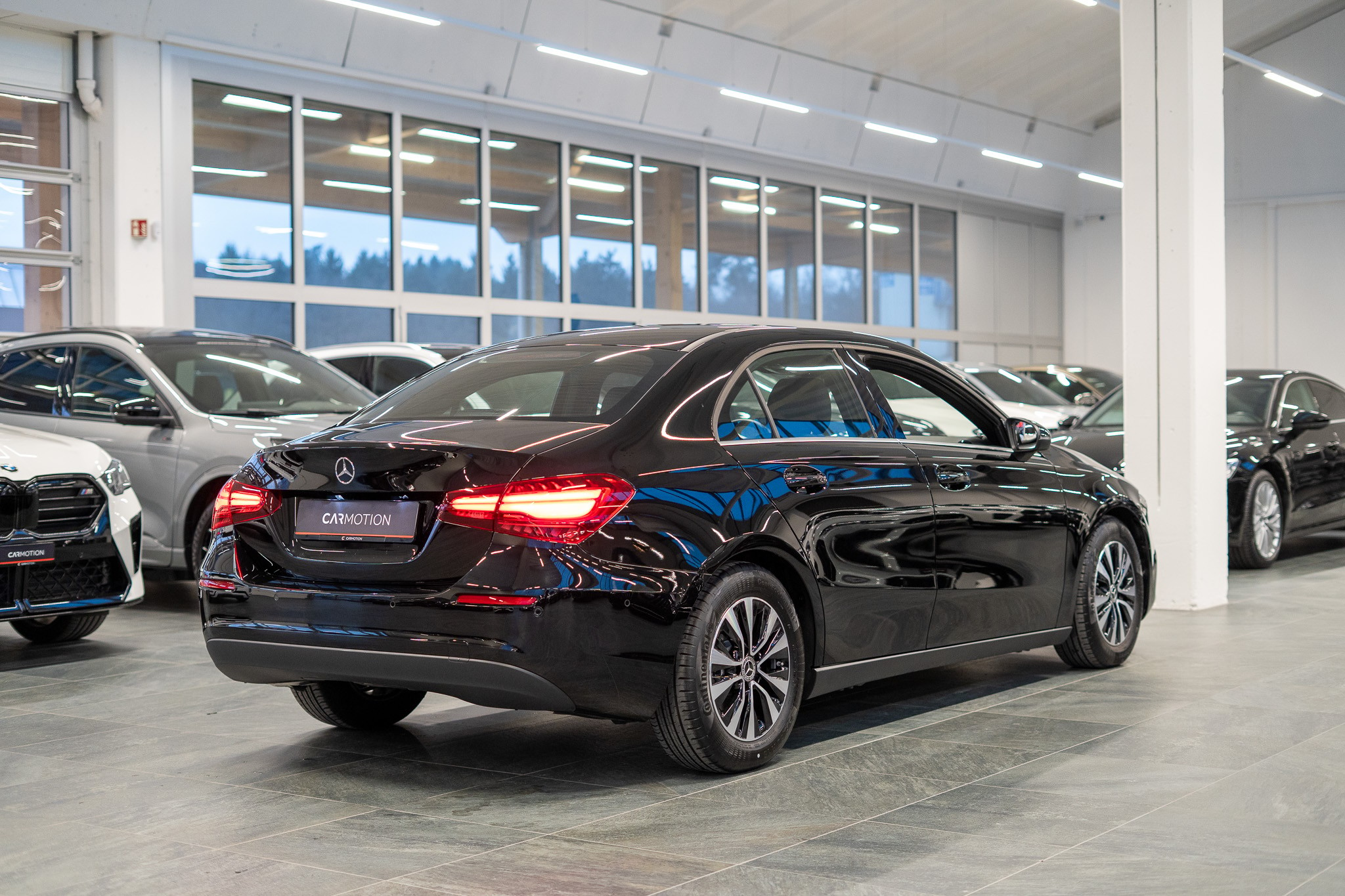 listing desktop thumbnail image 3