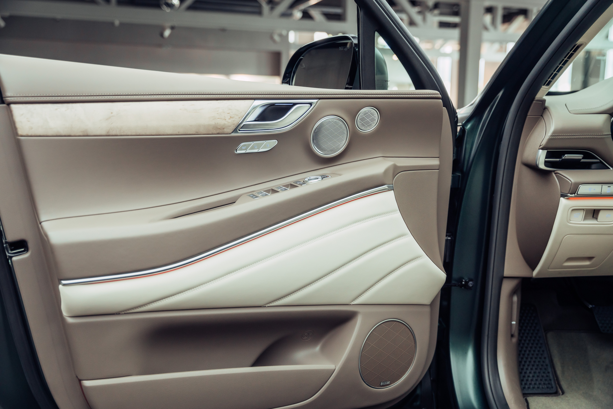 listing desktop thumbnail image 15