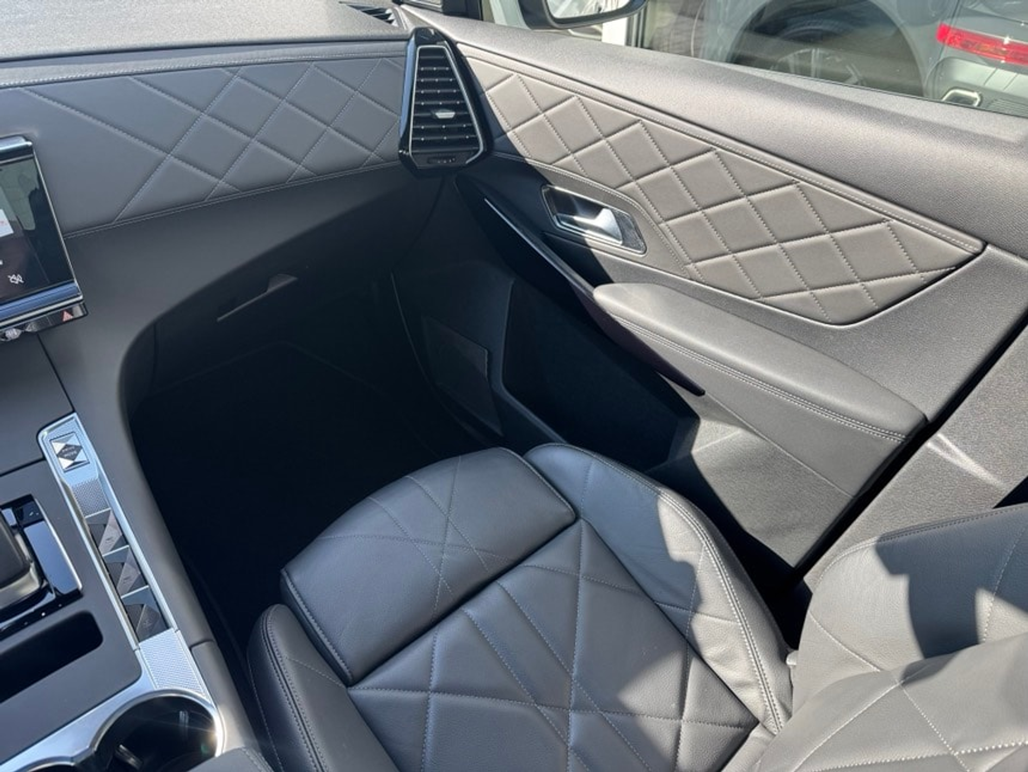 listing desktop thumbnail image 15