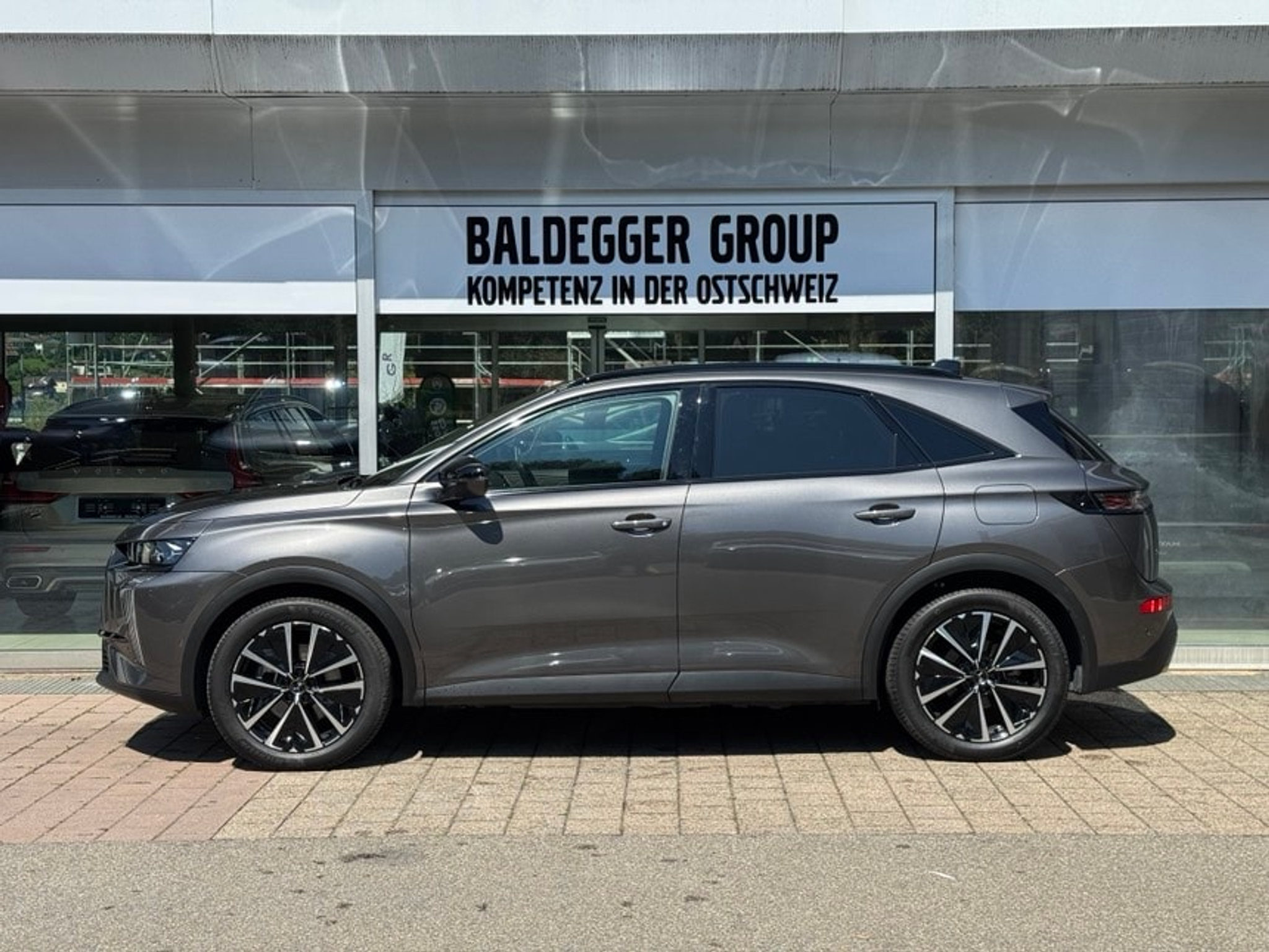 listing desktop thumbnail image 6