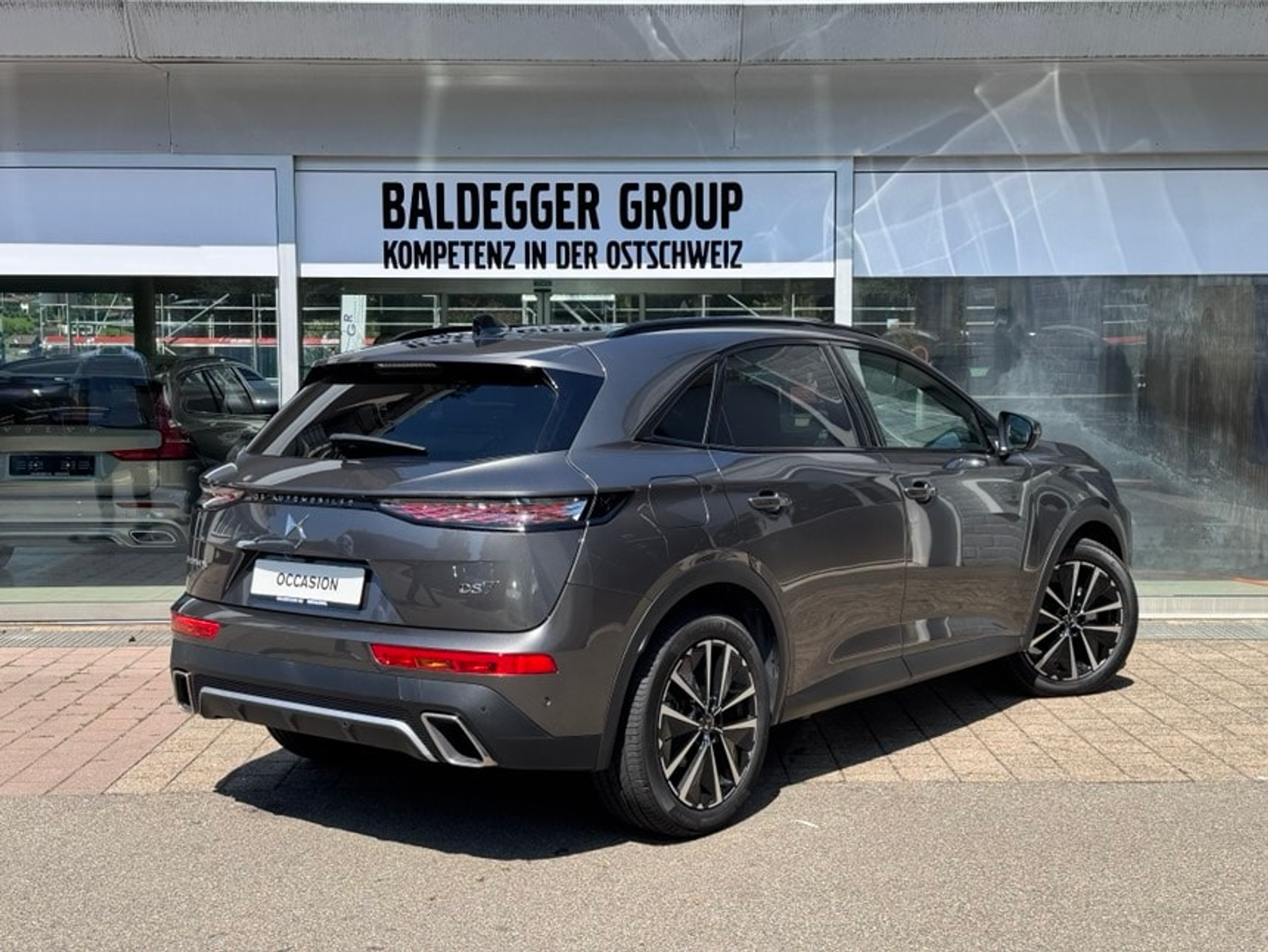 listing desktop thumbnail image 1