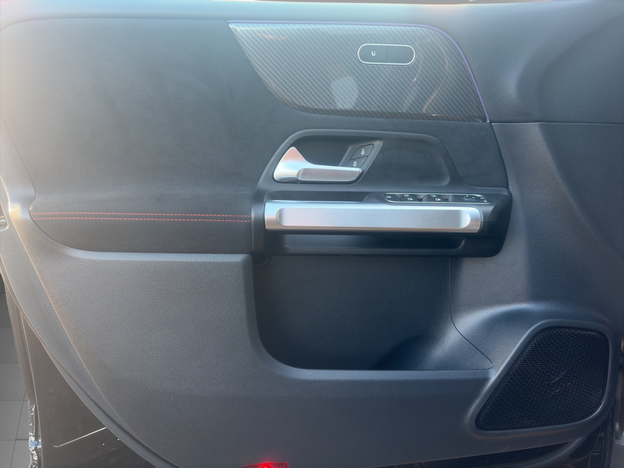 listing desktop thumbnail image 7