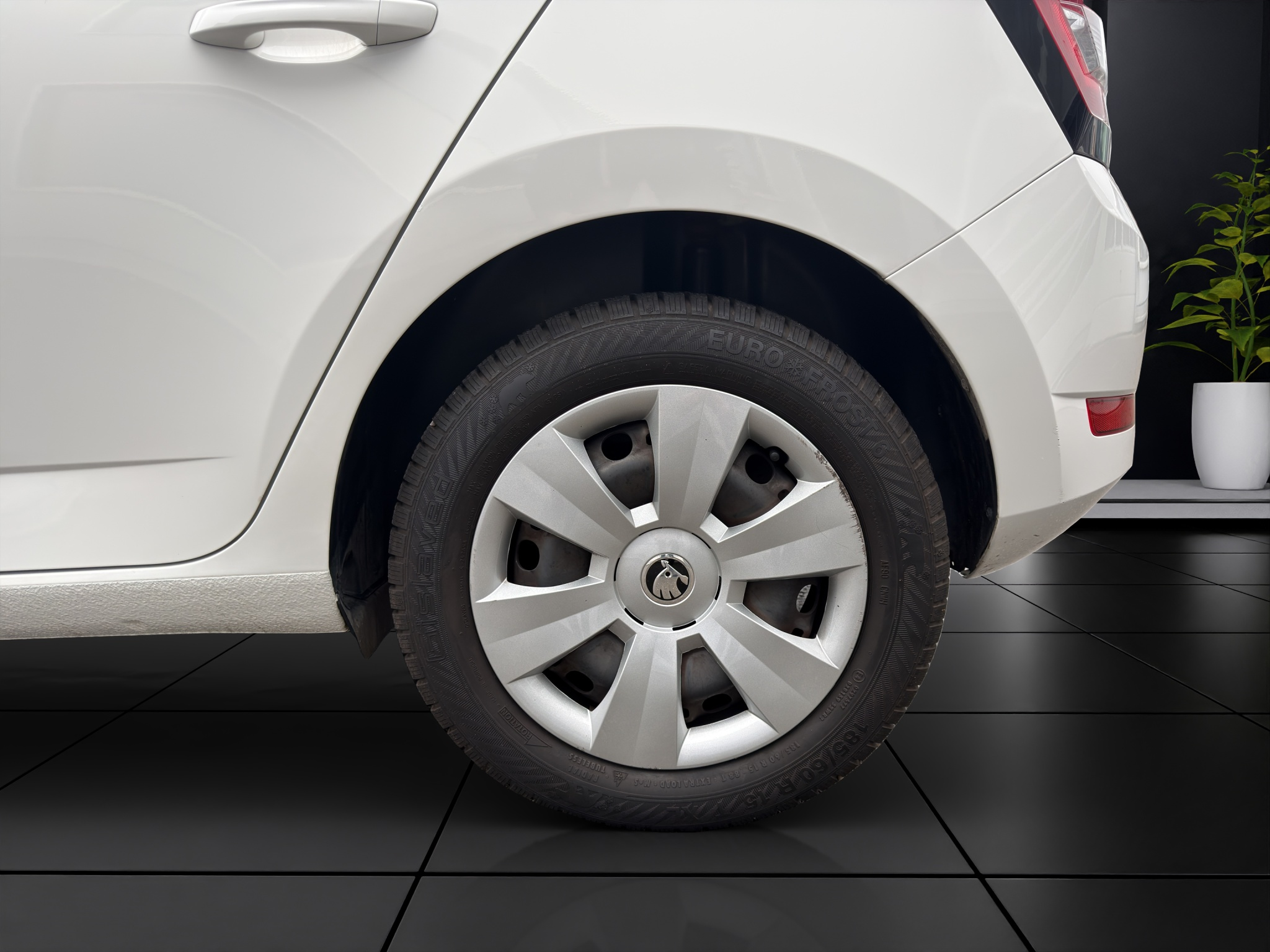 listing desktop thumbnail image 25