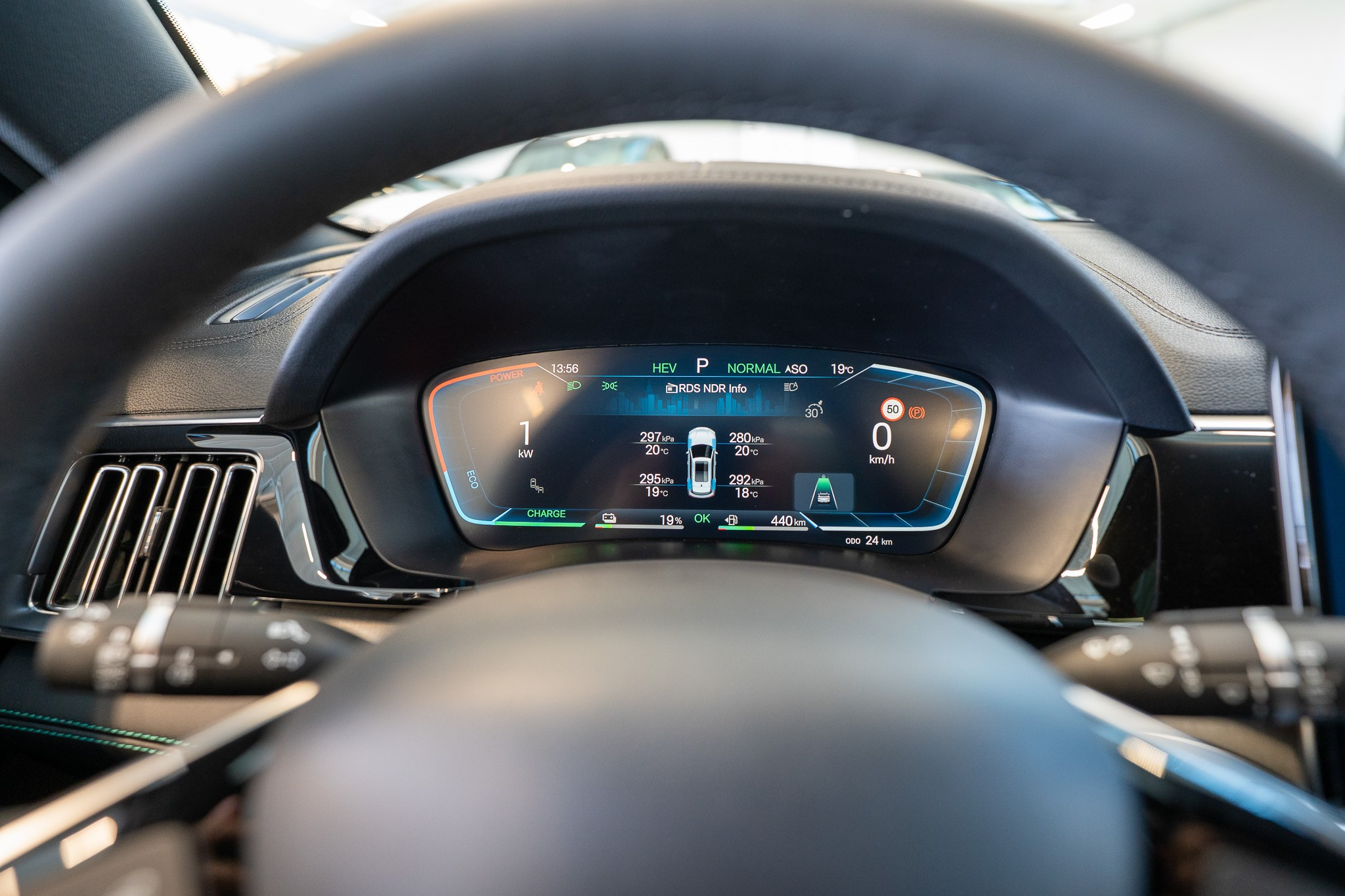 listing desktop thumbnail image 17