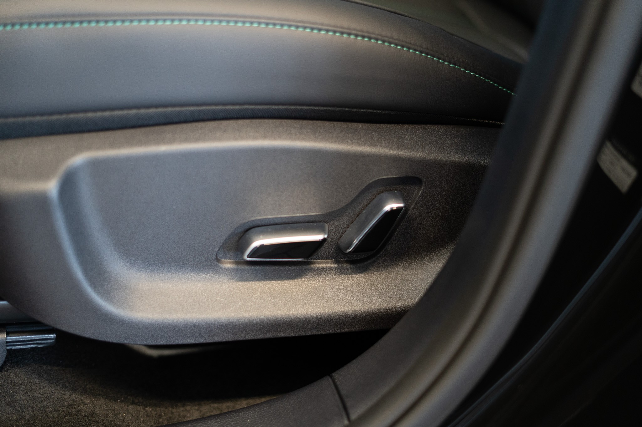 listing desktop thumbnail image 23