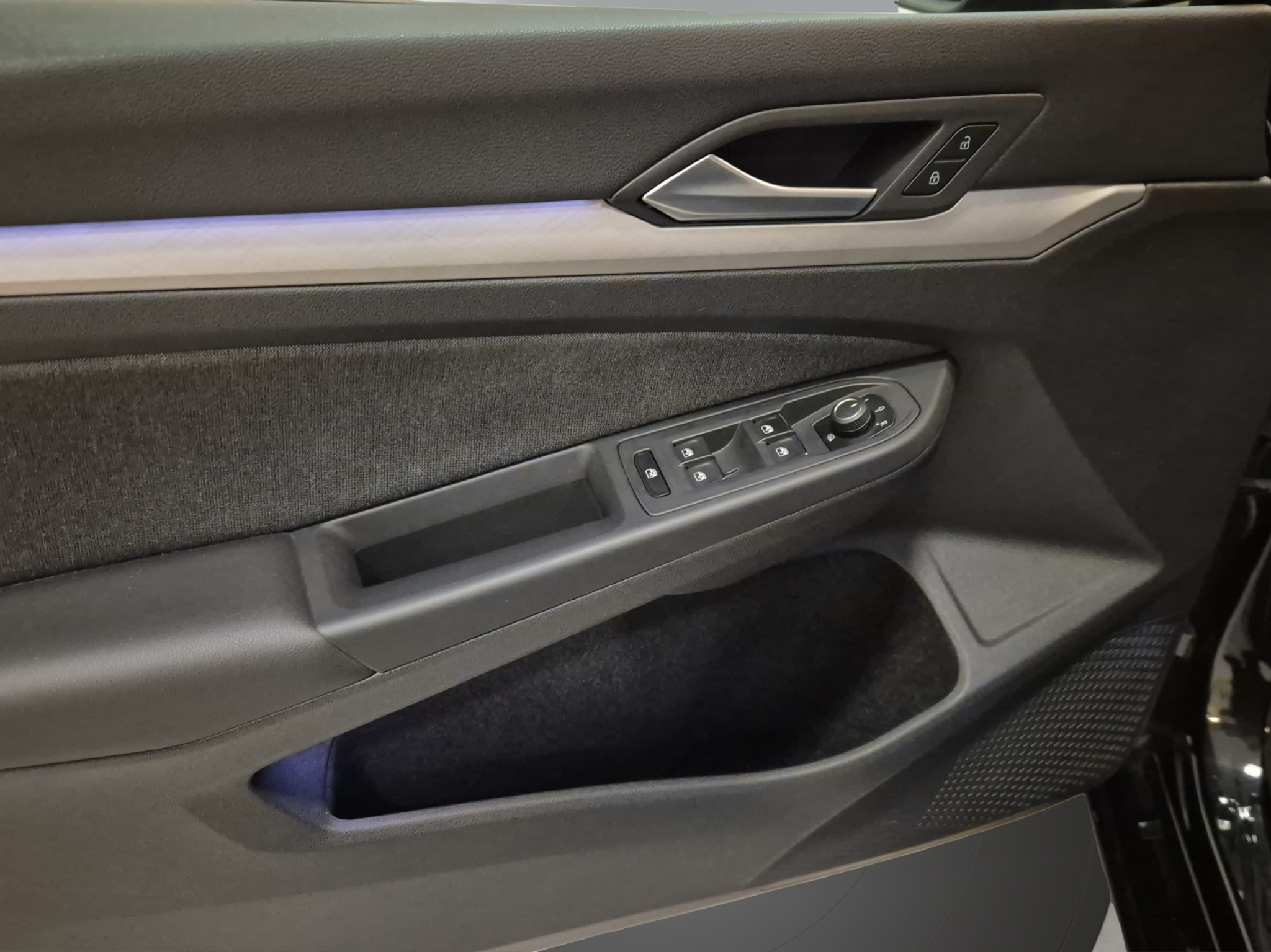 listing desktop thumbnail image 7