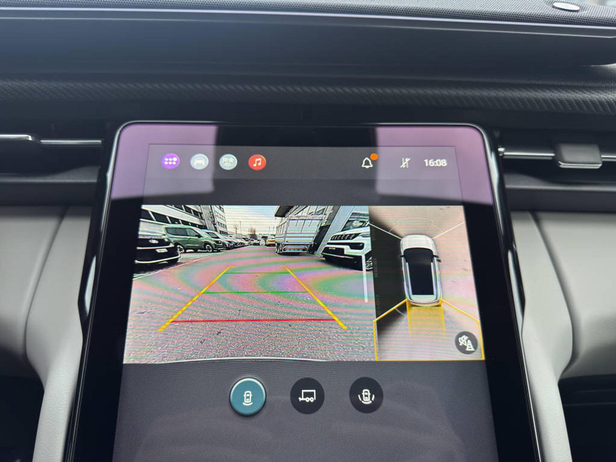 listing desktop thumbnail image 17