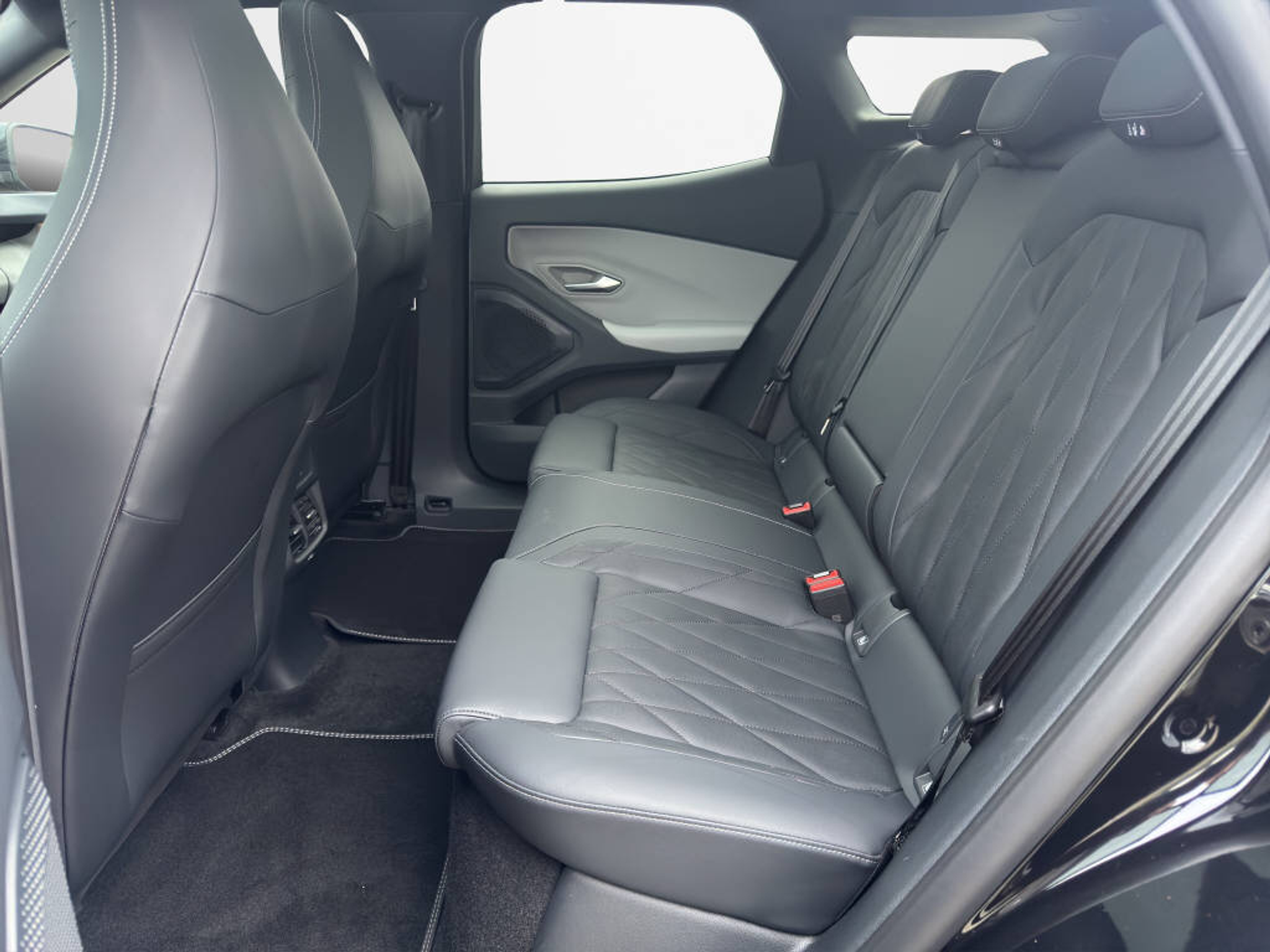 listing desktop thumbnail image 14