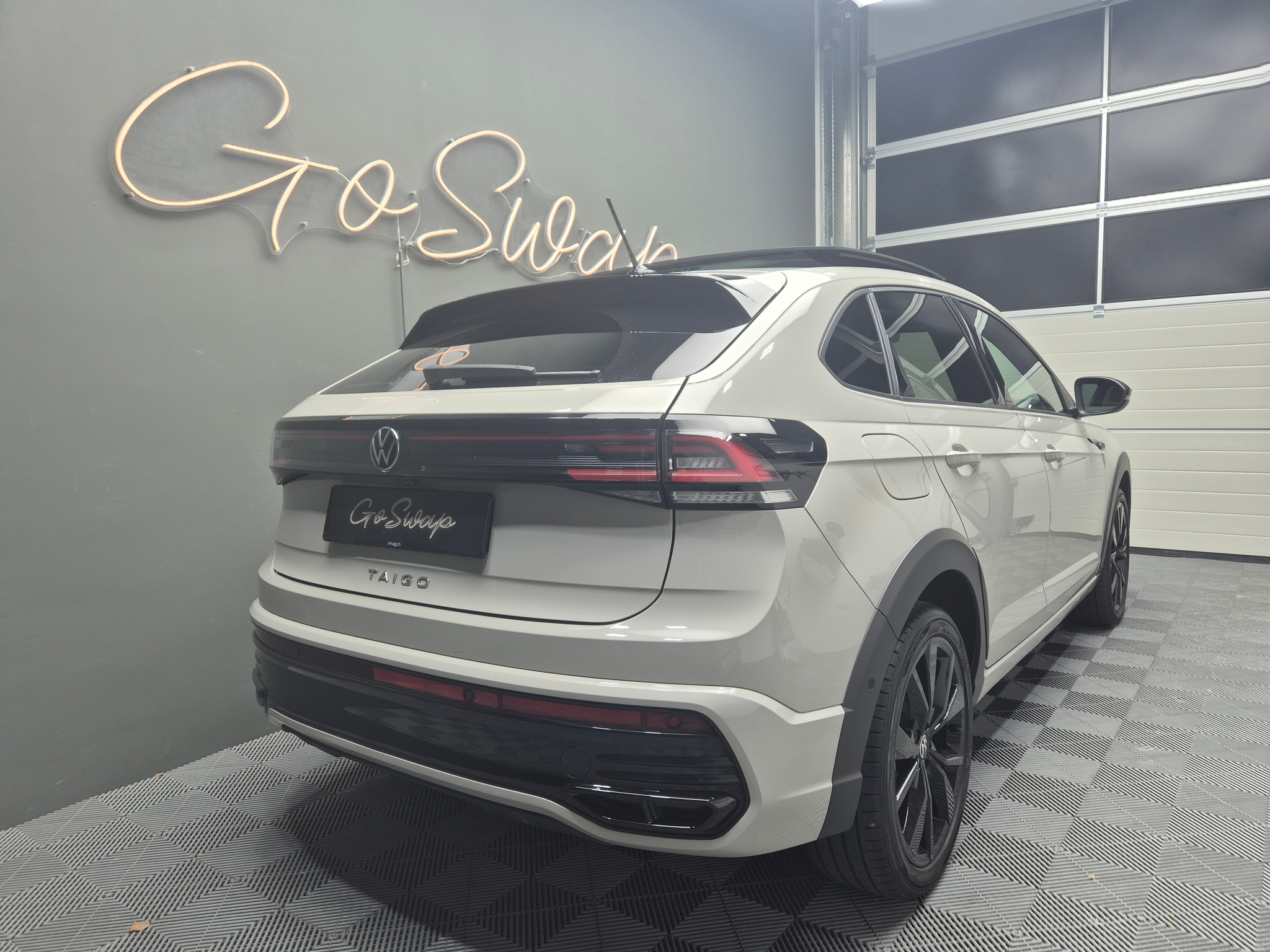 listing desktop thumbnail image 2