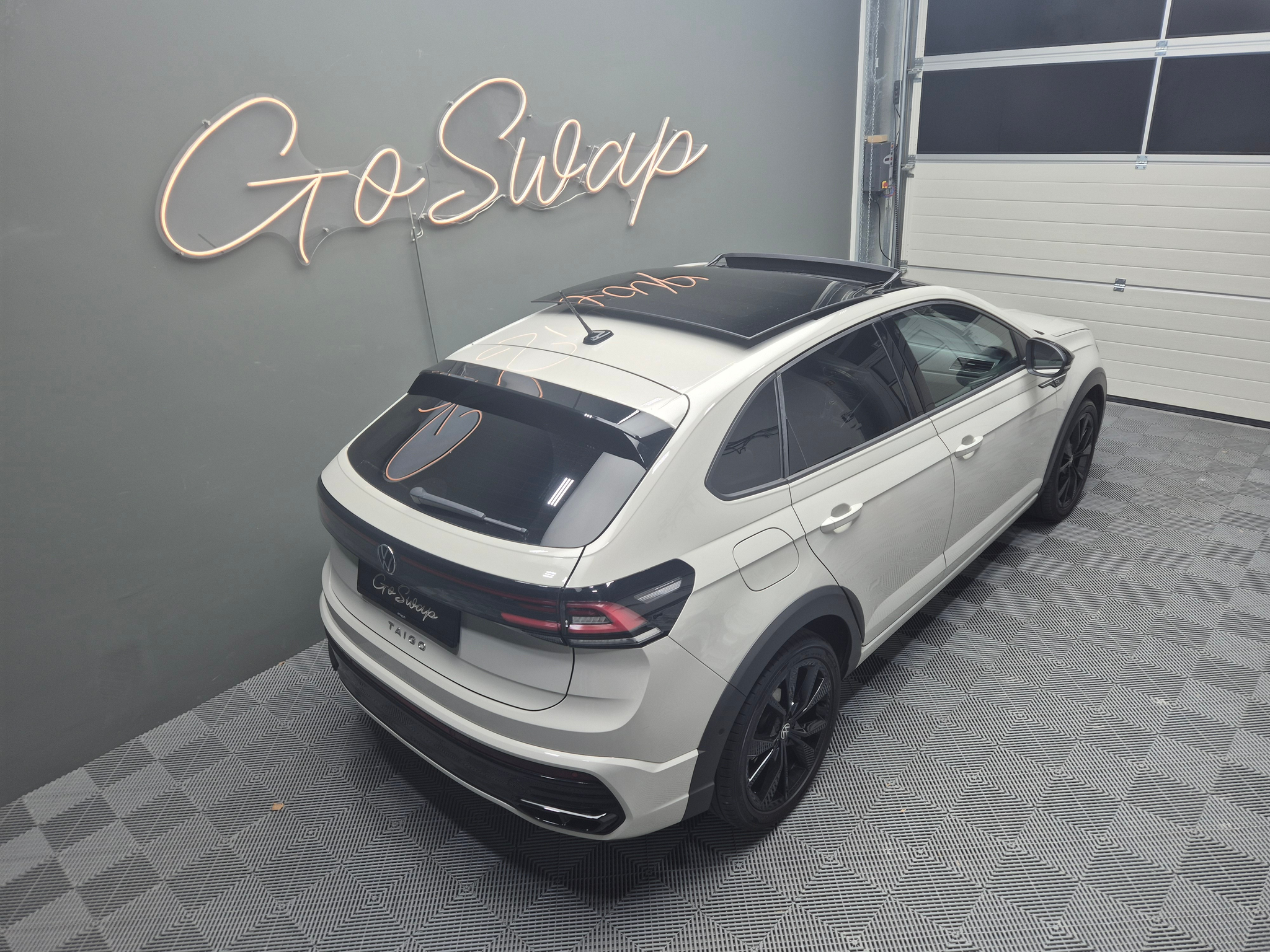 listing desktop thumbnail image 3