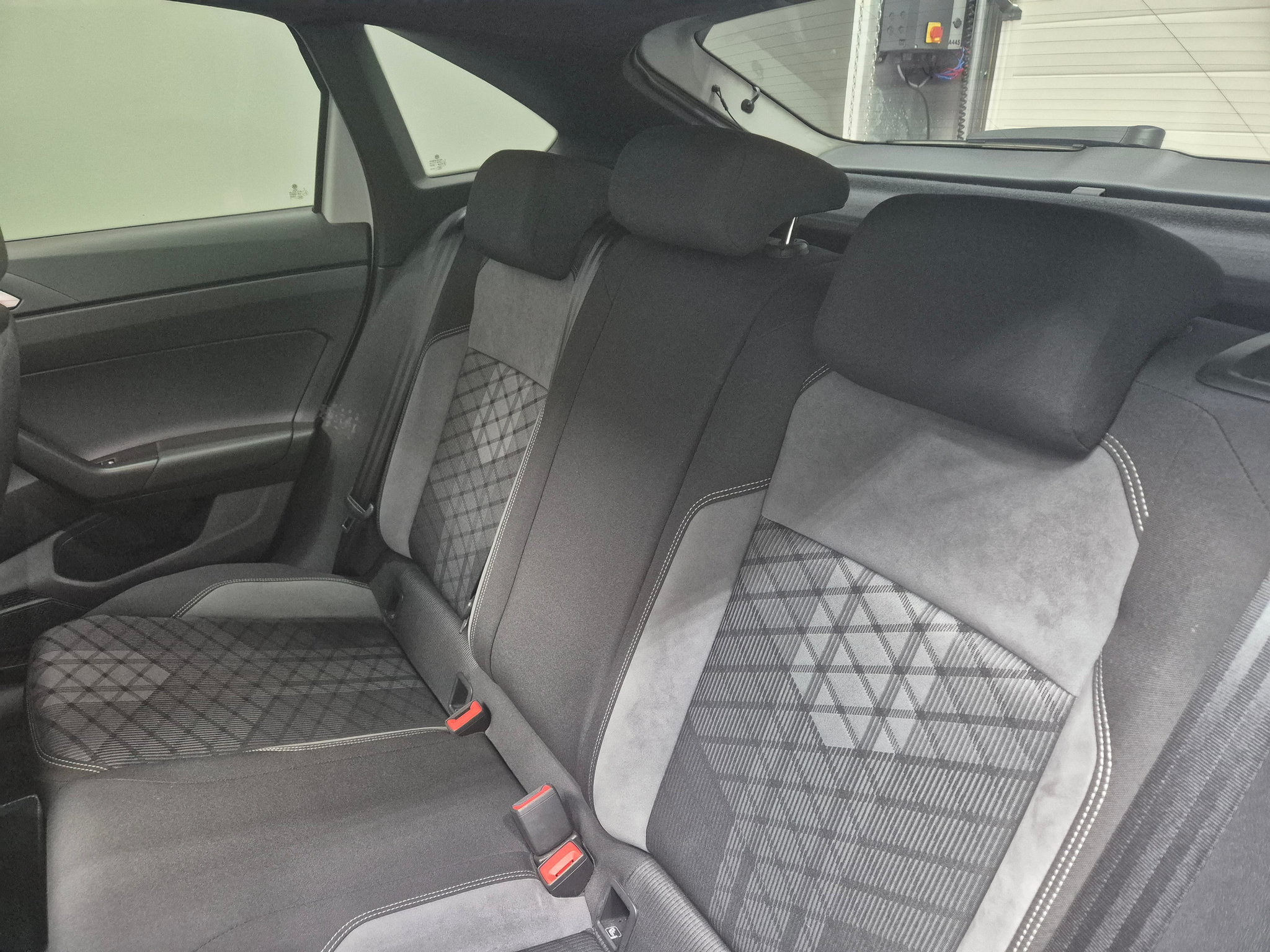 listing desktop thumbnail image 14