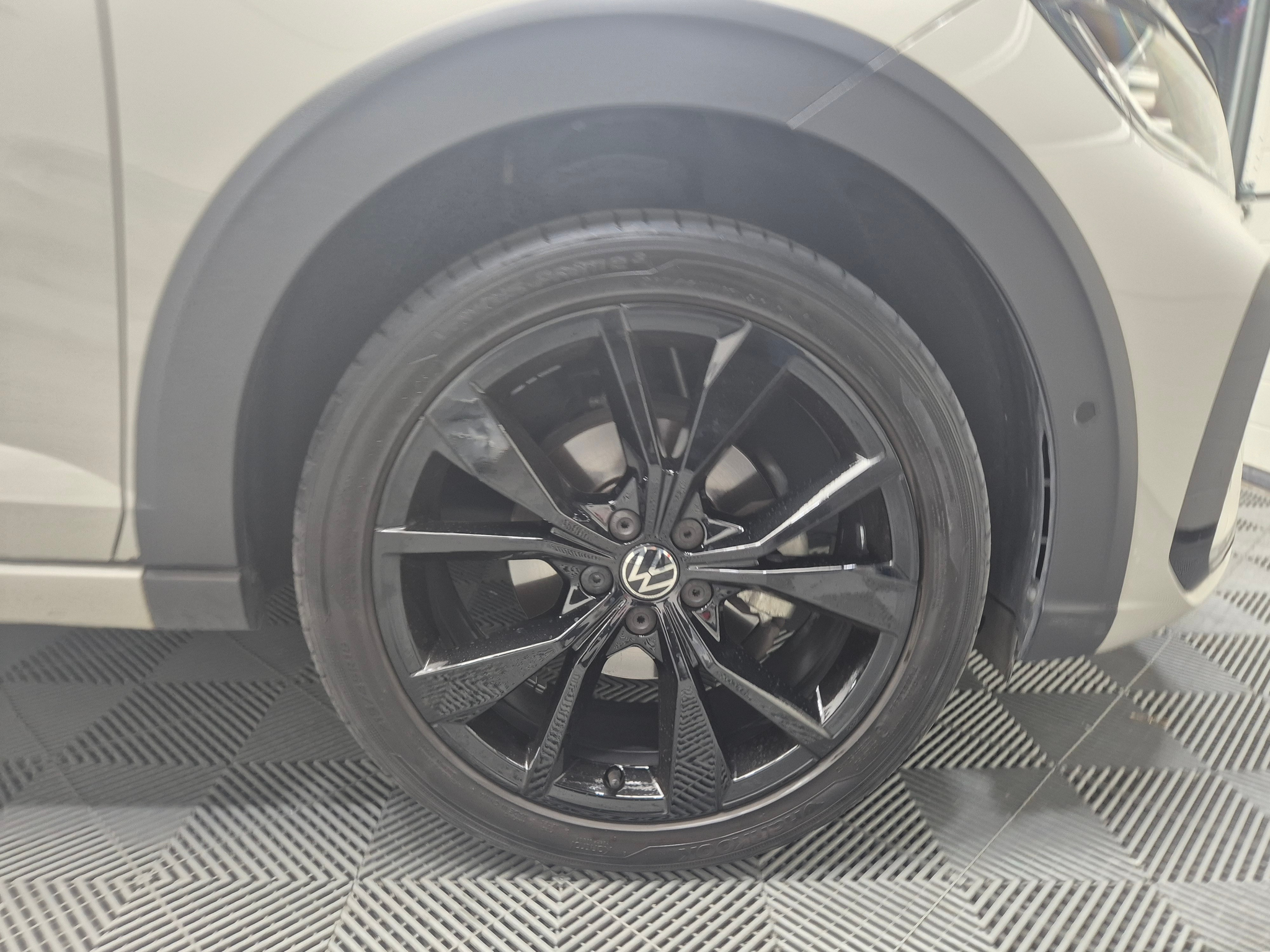 listing desktop thumbnail image 28