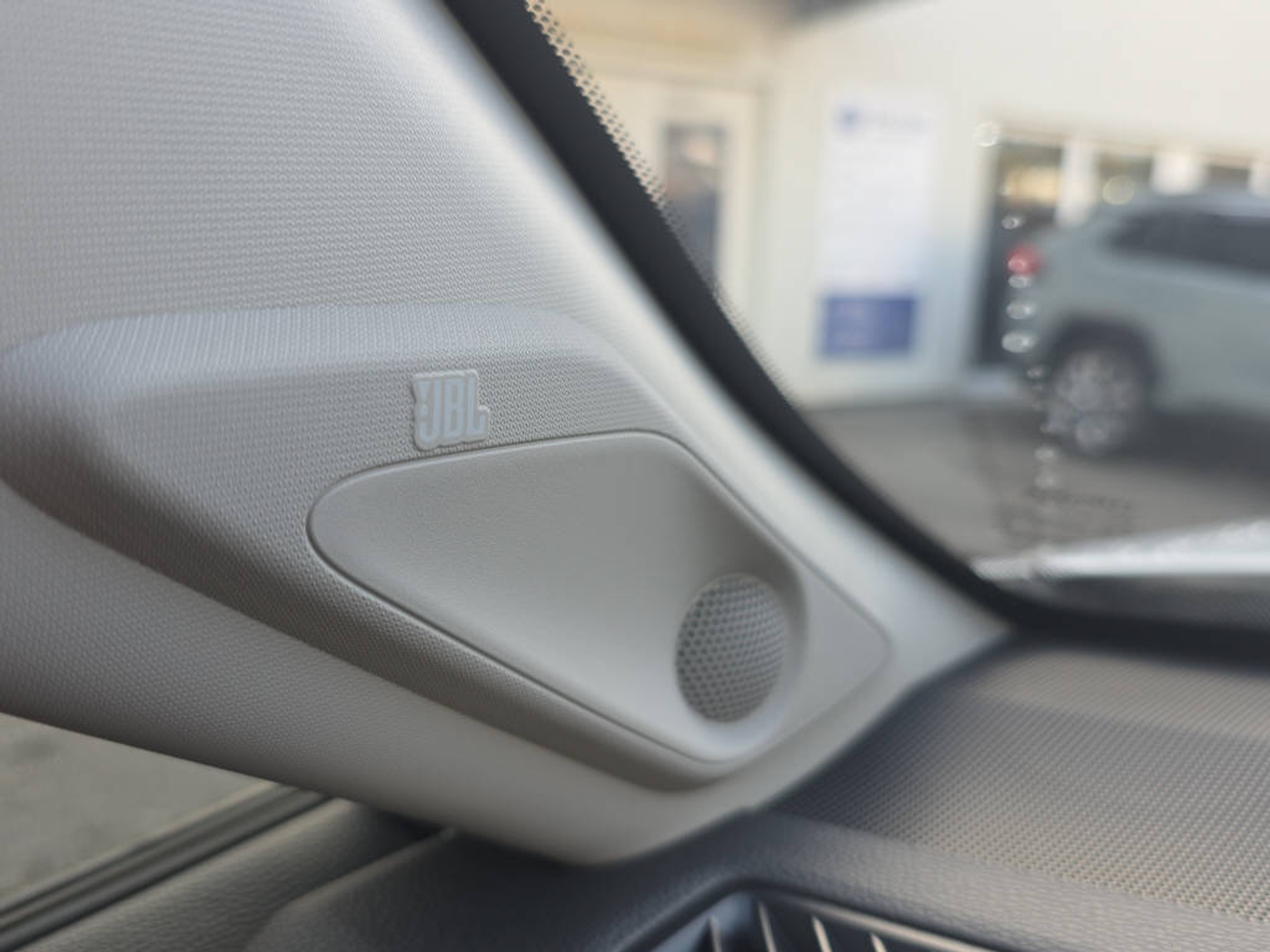 listing desktop thumbnail image 24