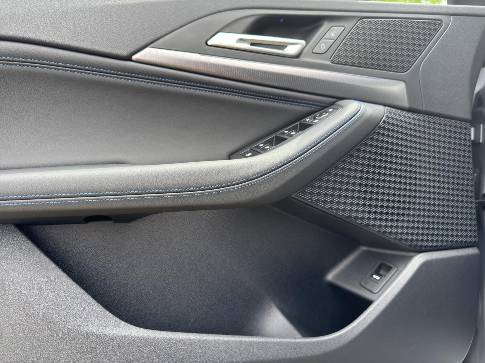 listing desktop thumbnail image 17