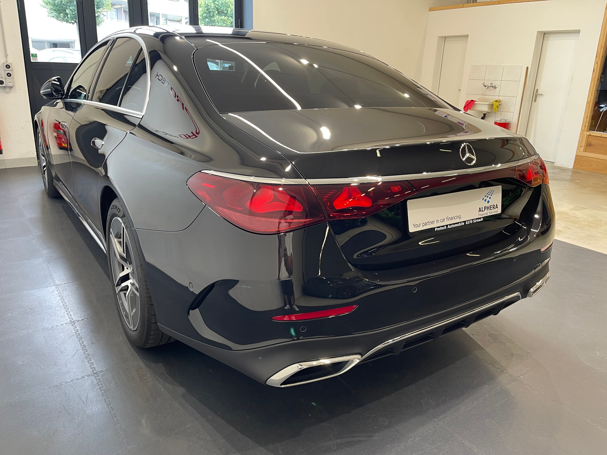 listing desktop thumbnail image 4