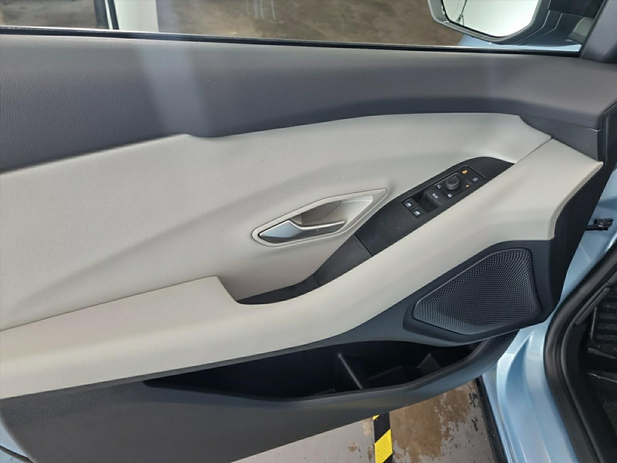 listing desktop thumbnail image 9