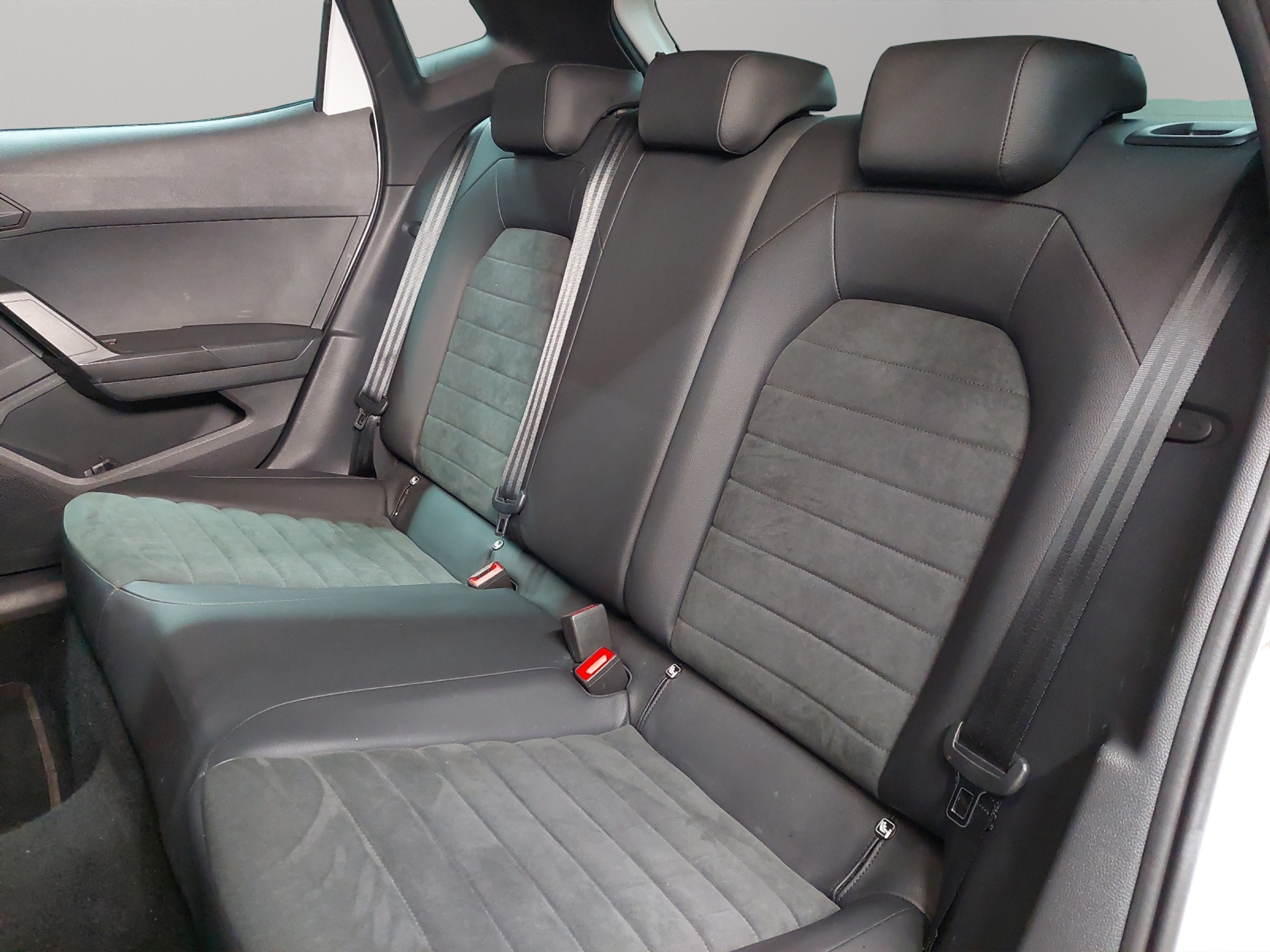 listing desktop thumbnail image 7