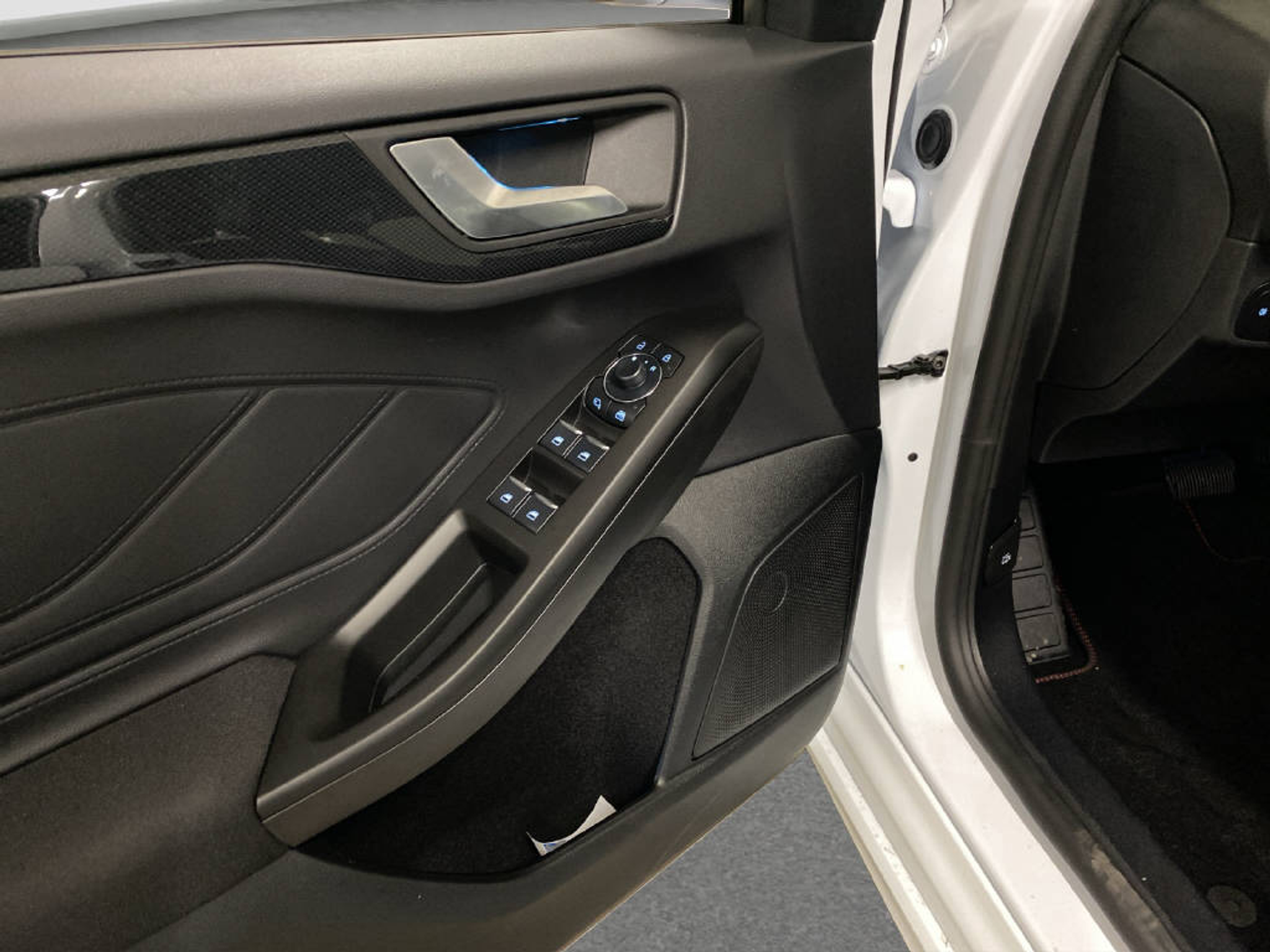 listing desktop thumbnail image 11