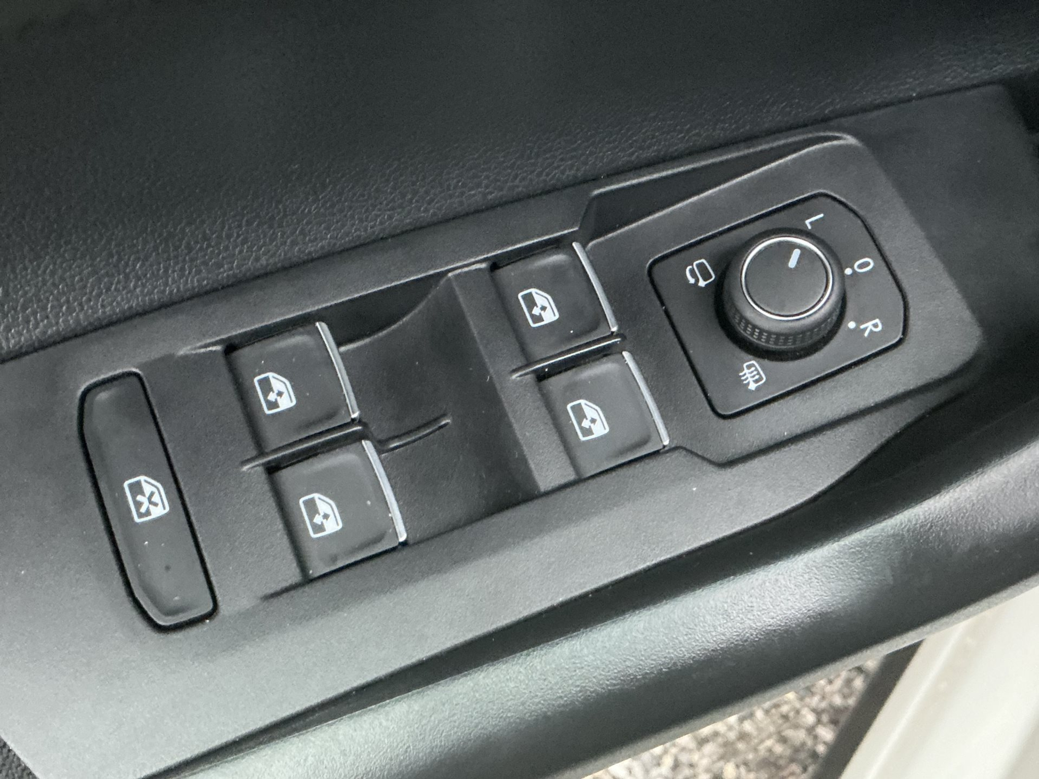 listing desktop thumbnail image 22