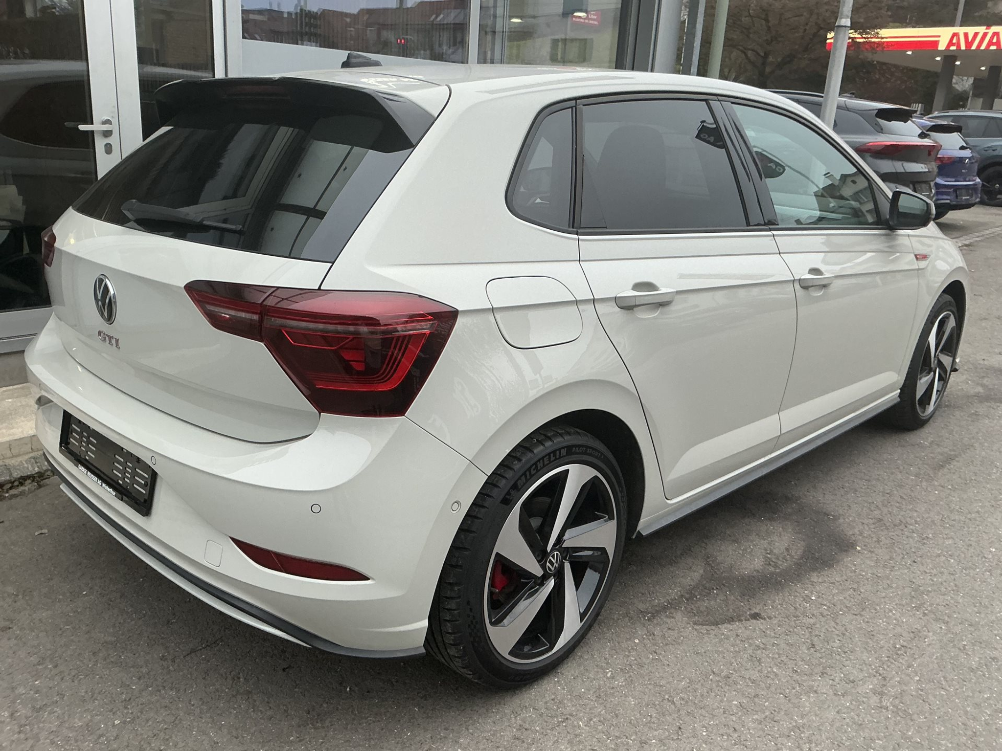 listing desktop thumbnail image 3