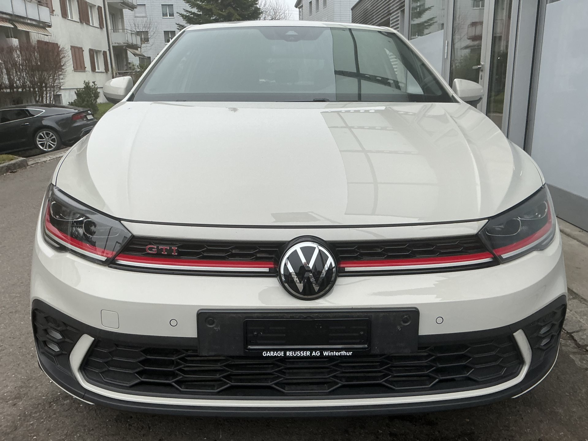 listing desktop thumbnail image 1