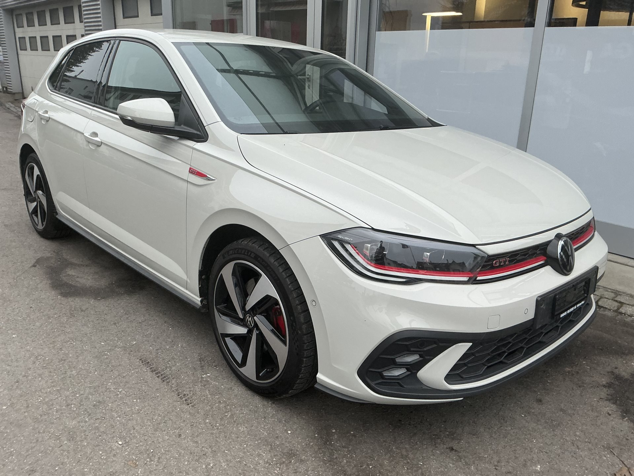 listing desktop thumbnail image 2