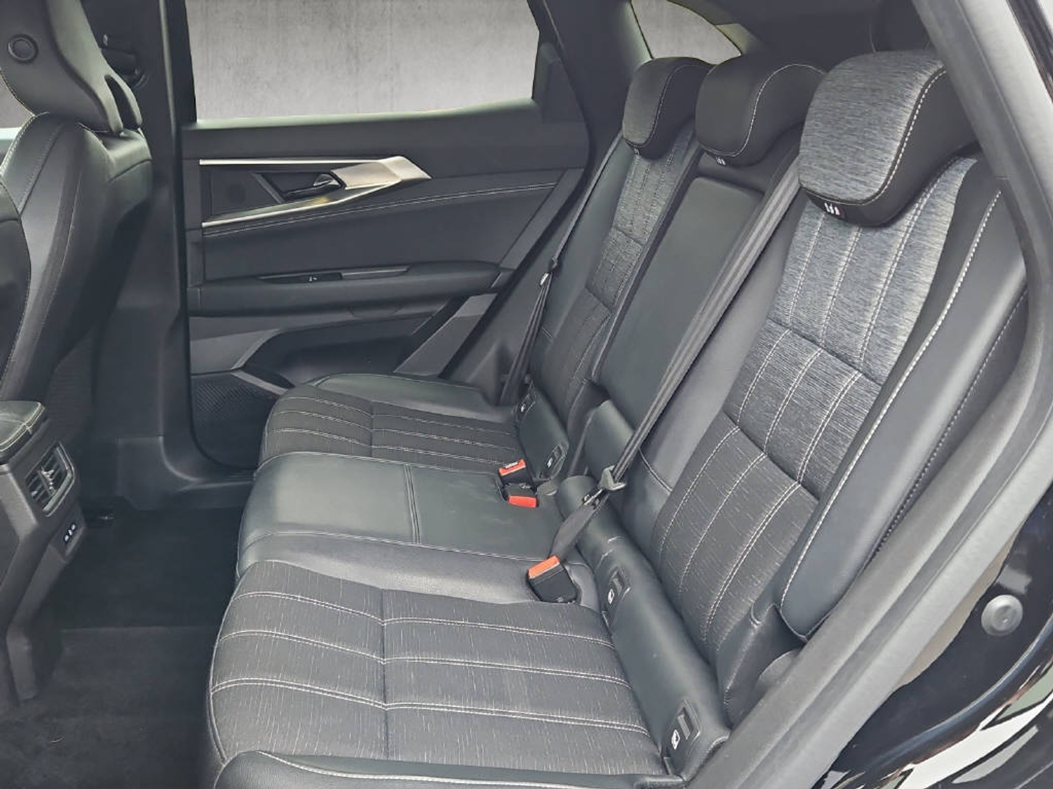 listing desktop thumbnail image 5