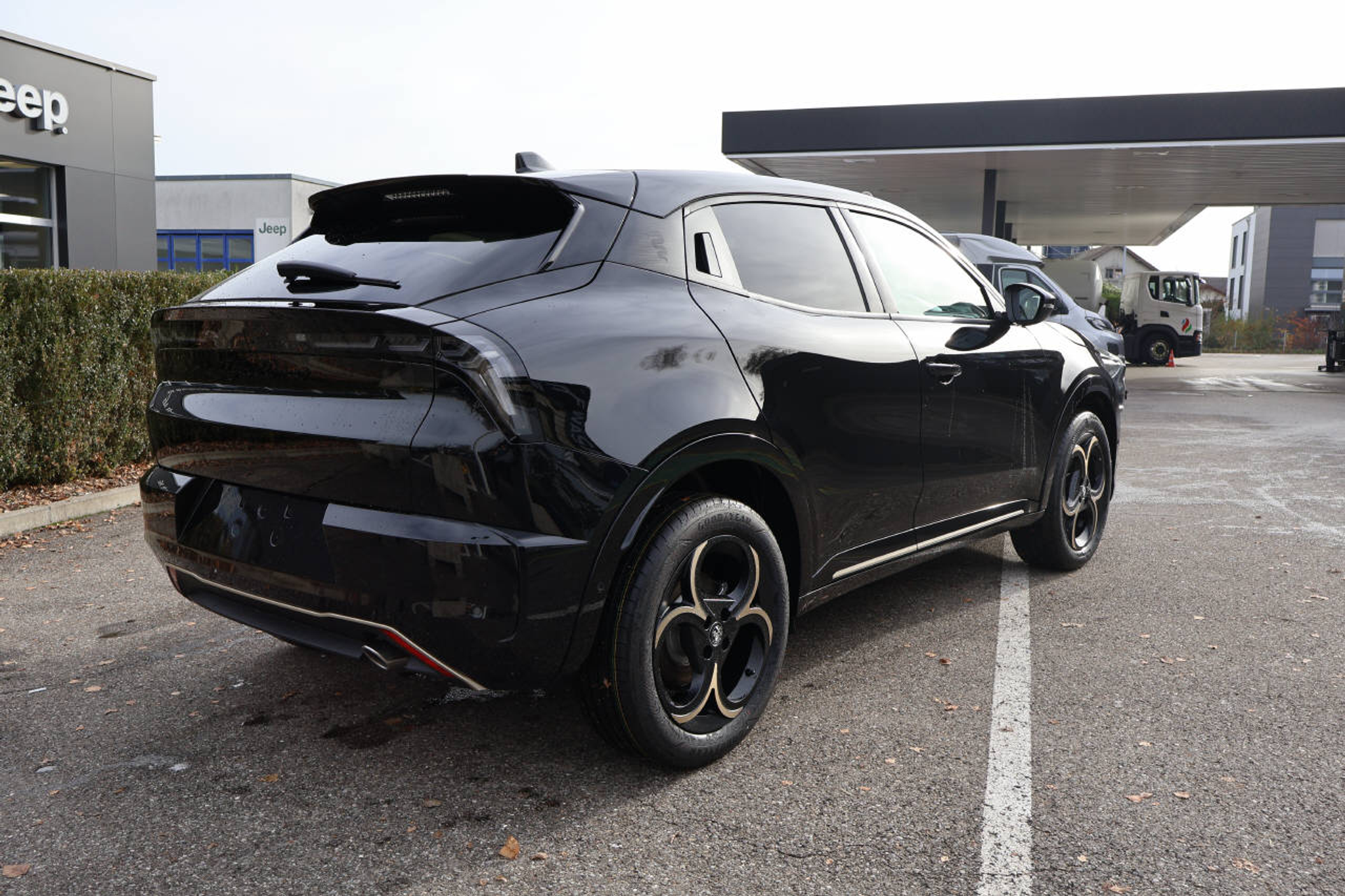 listing desktop thumbnail image 2