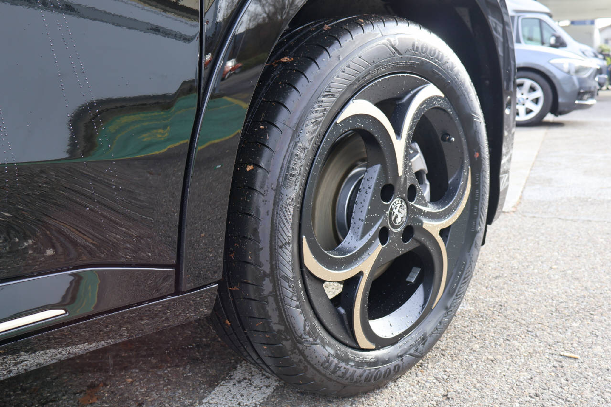 listing desktop thumbnail image 9