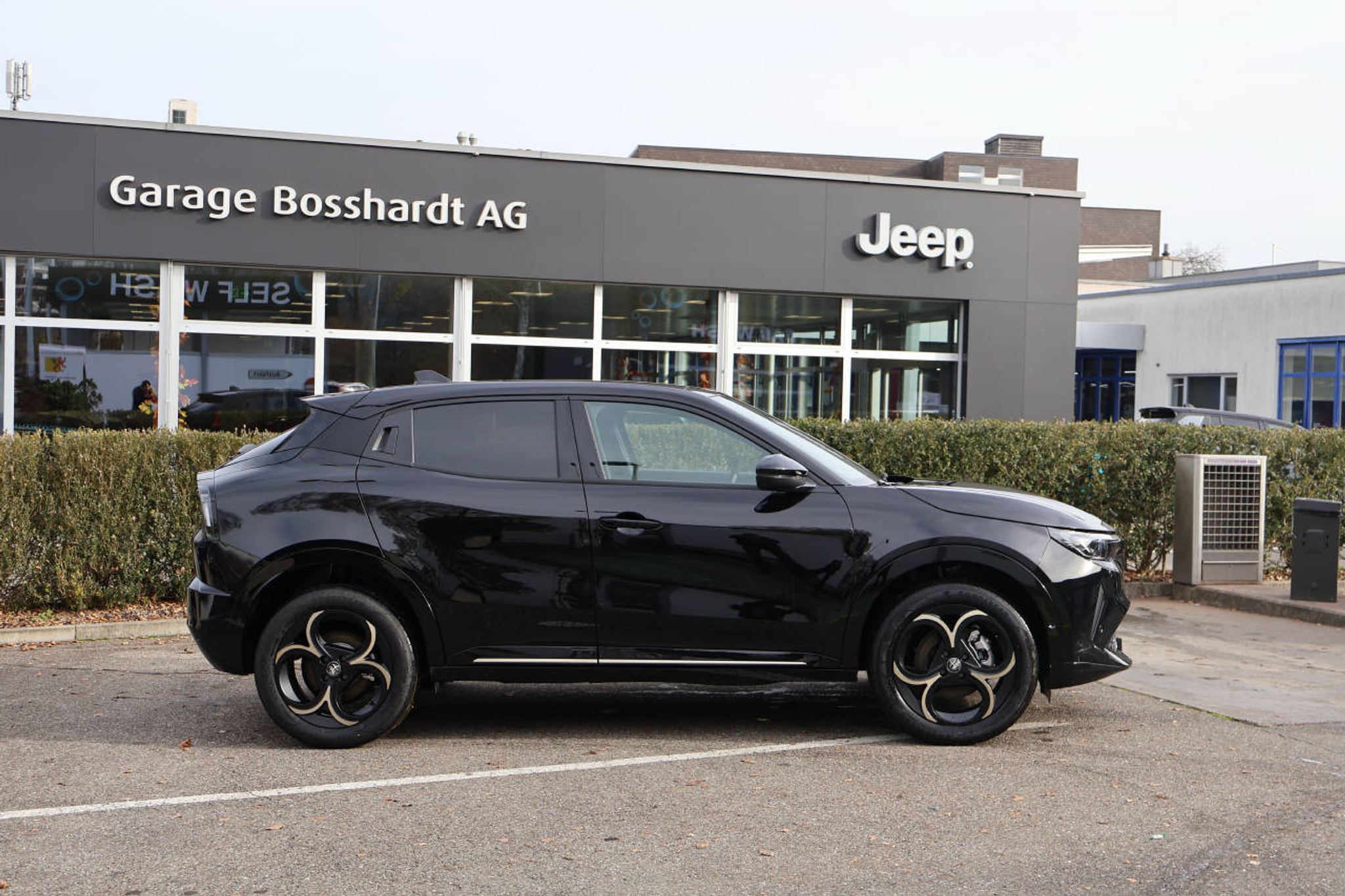 listing desktop thumbnail image 1