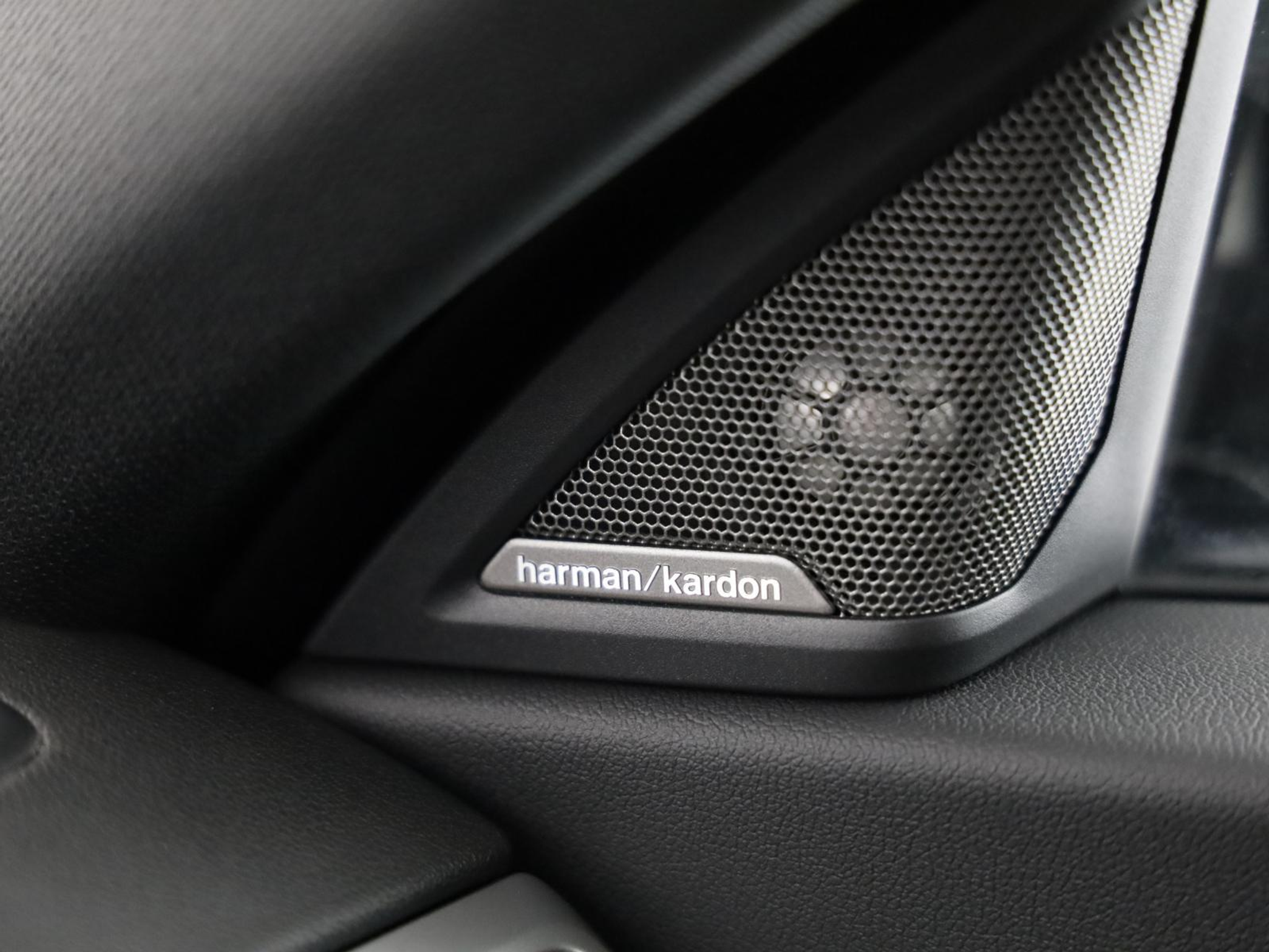 listing desktop thumbnail image 10