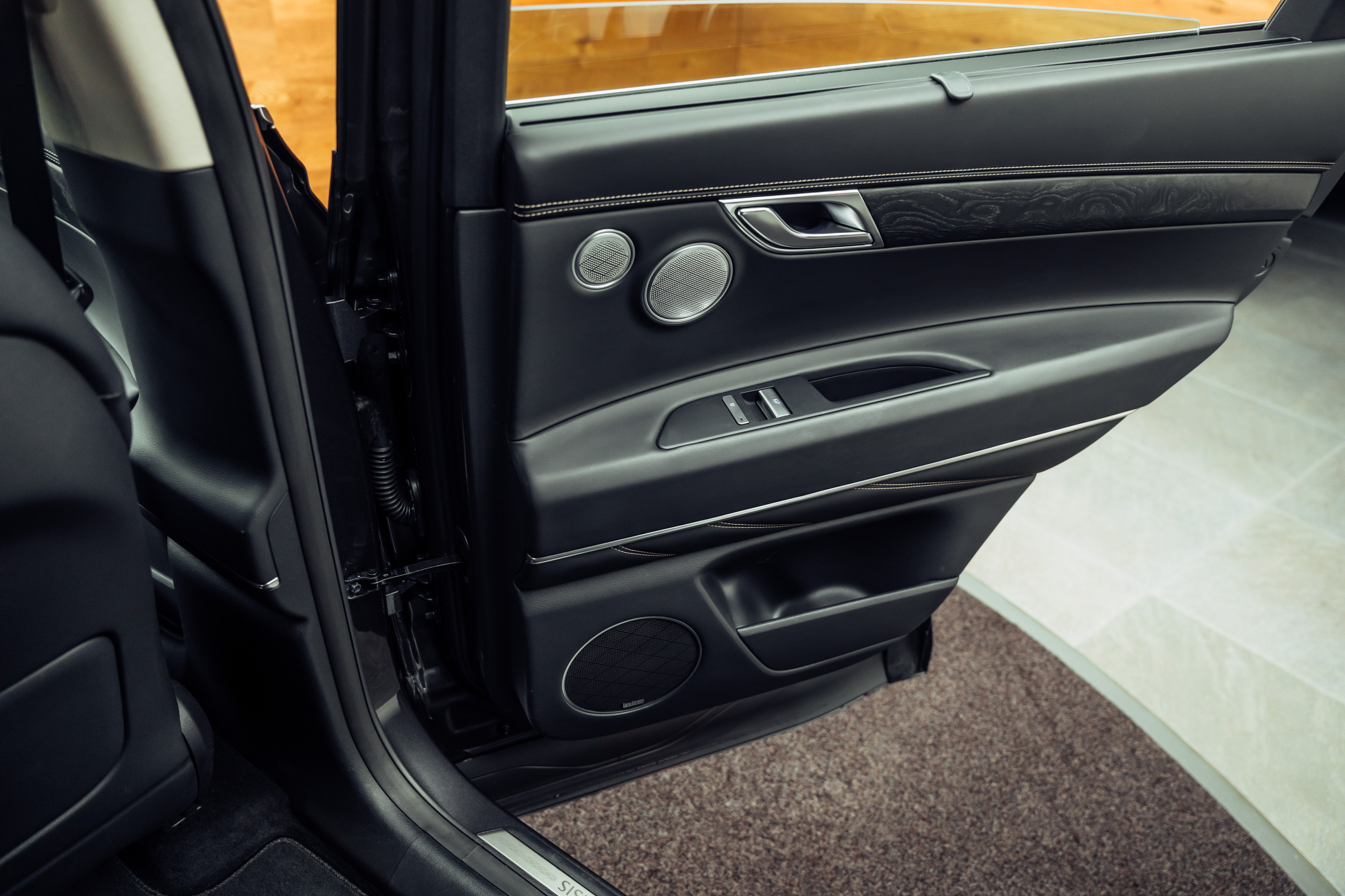 listing desktop thumbnail image 15