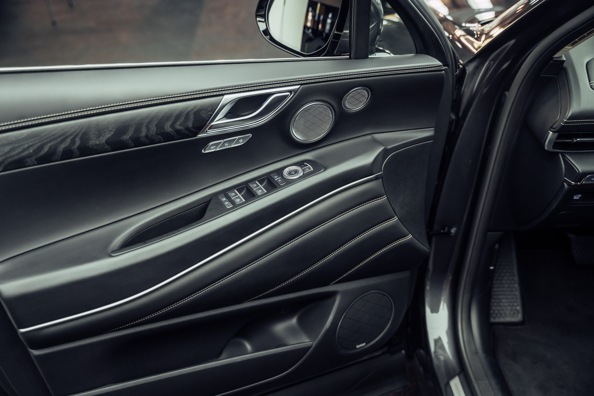 listing desktop thumbnail image 11