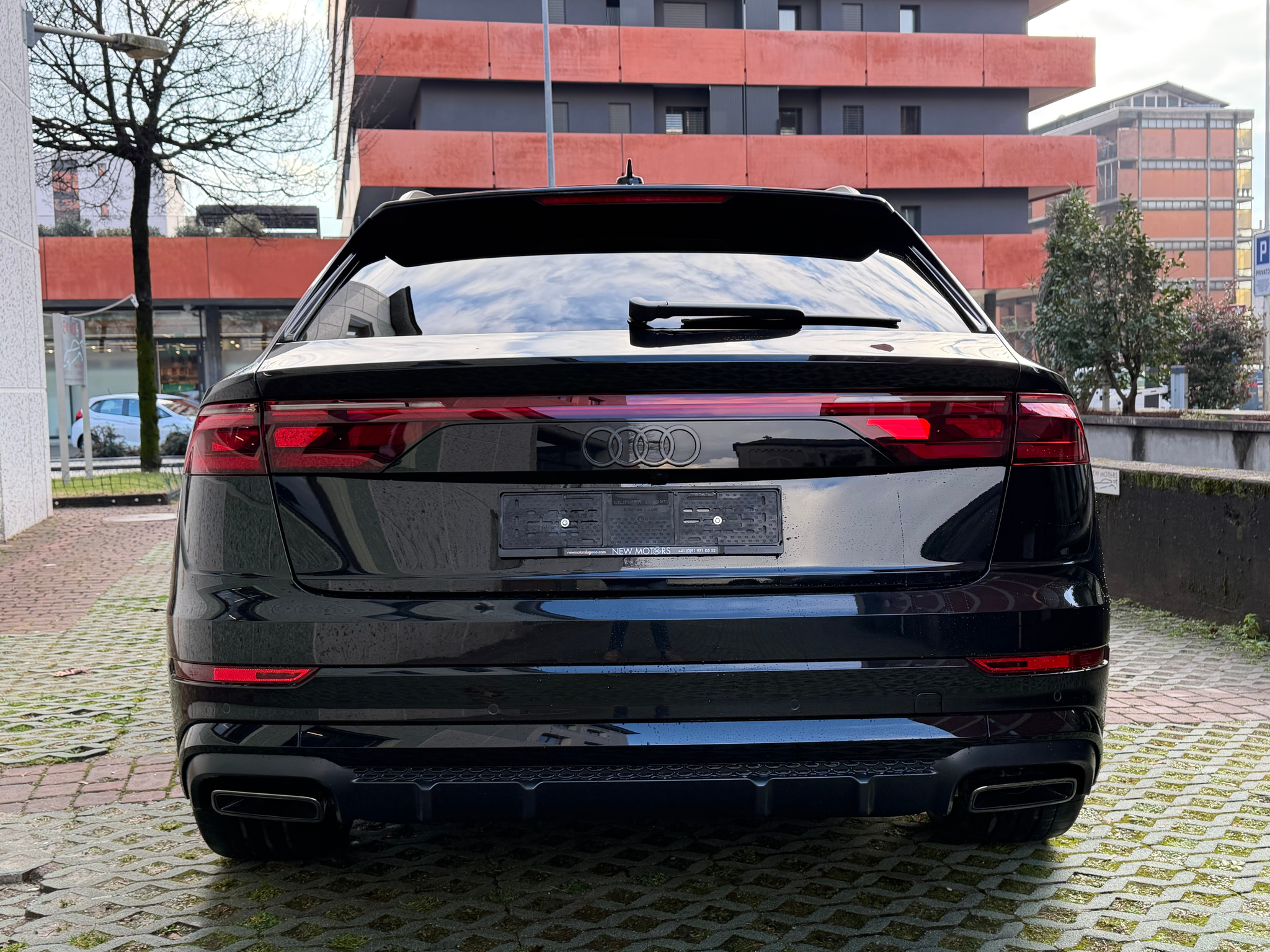 listing desktop thumbnail image 4