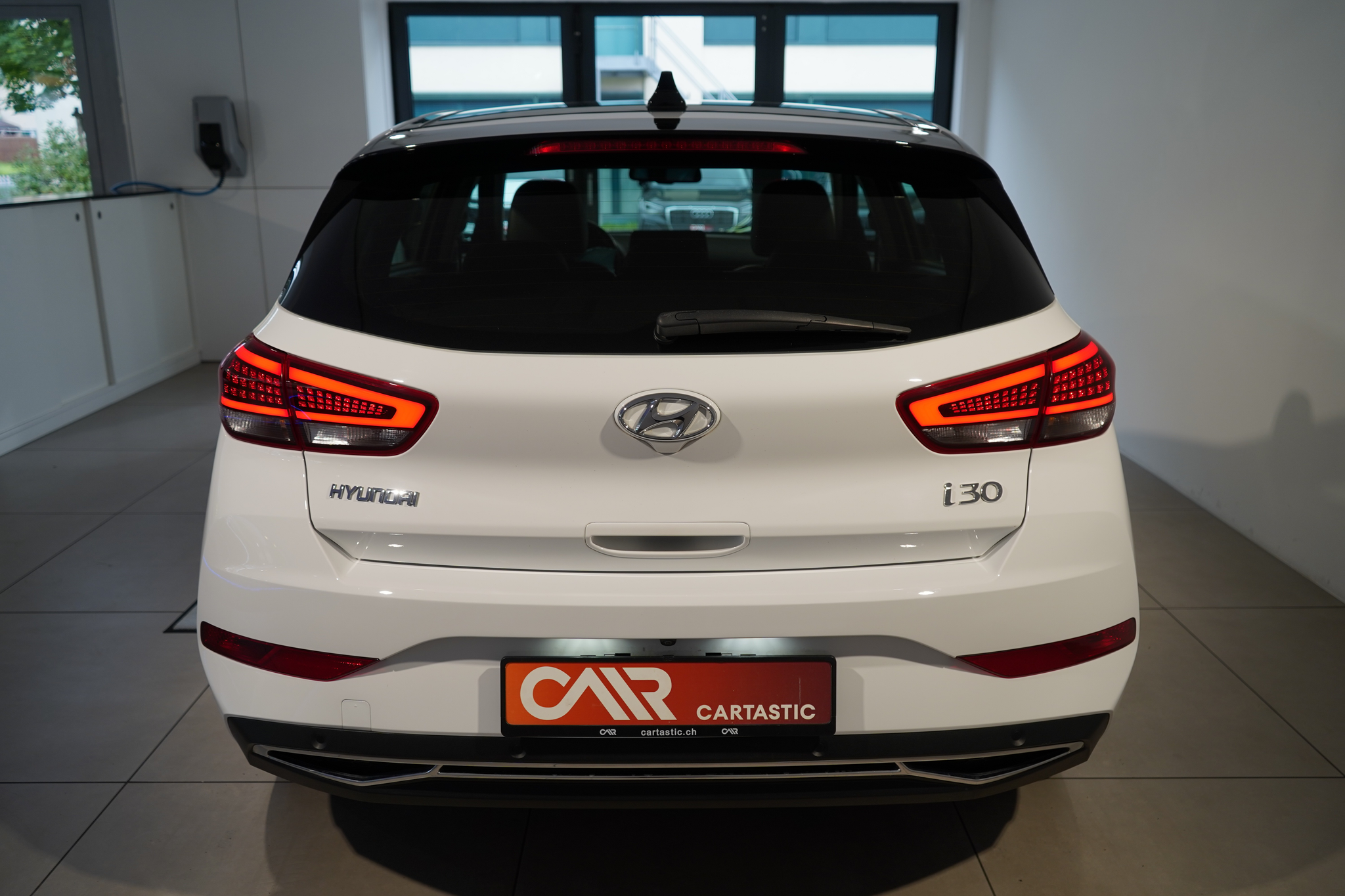 listing desktop thumbnail image 3