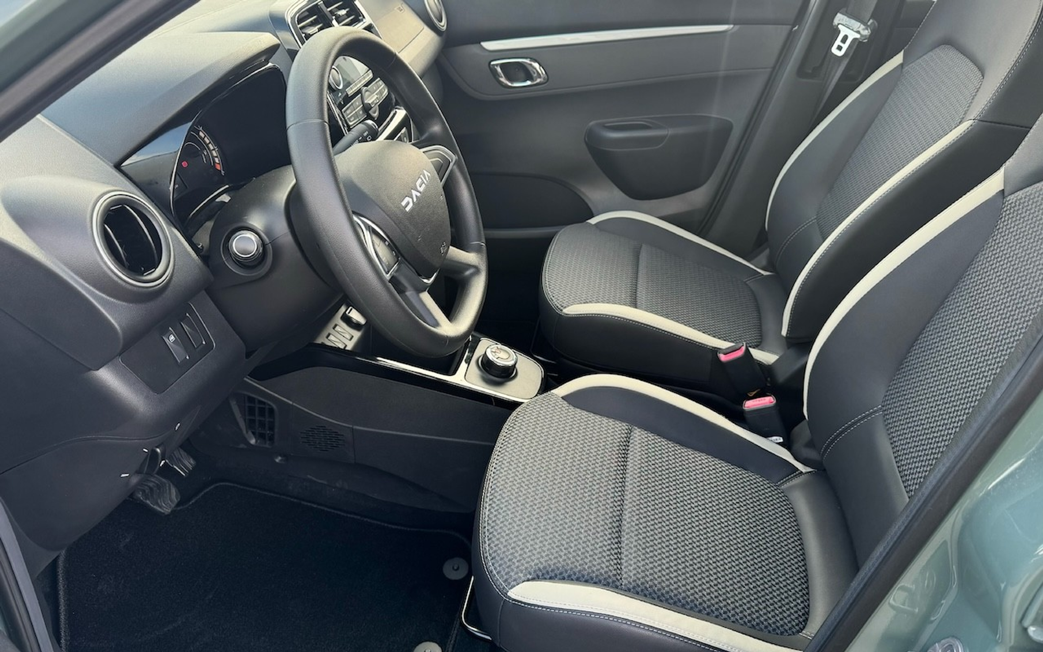 listing desktop thumbnail image 8