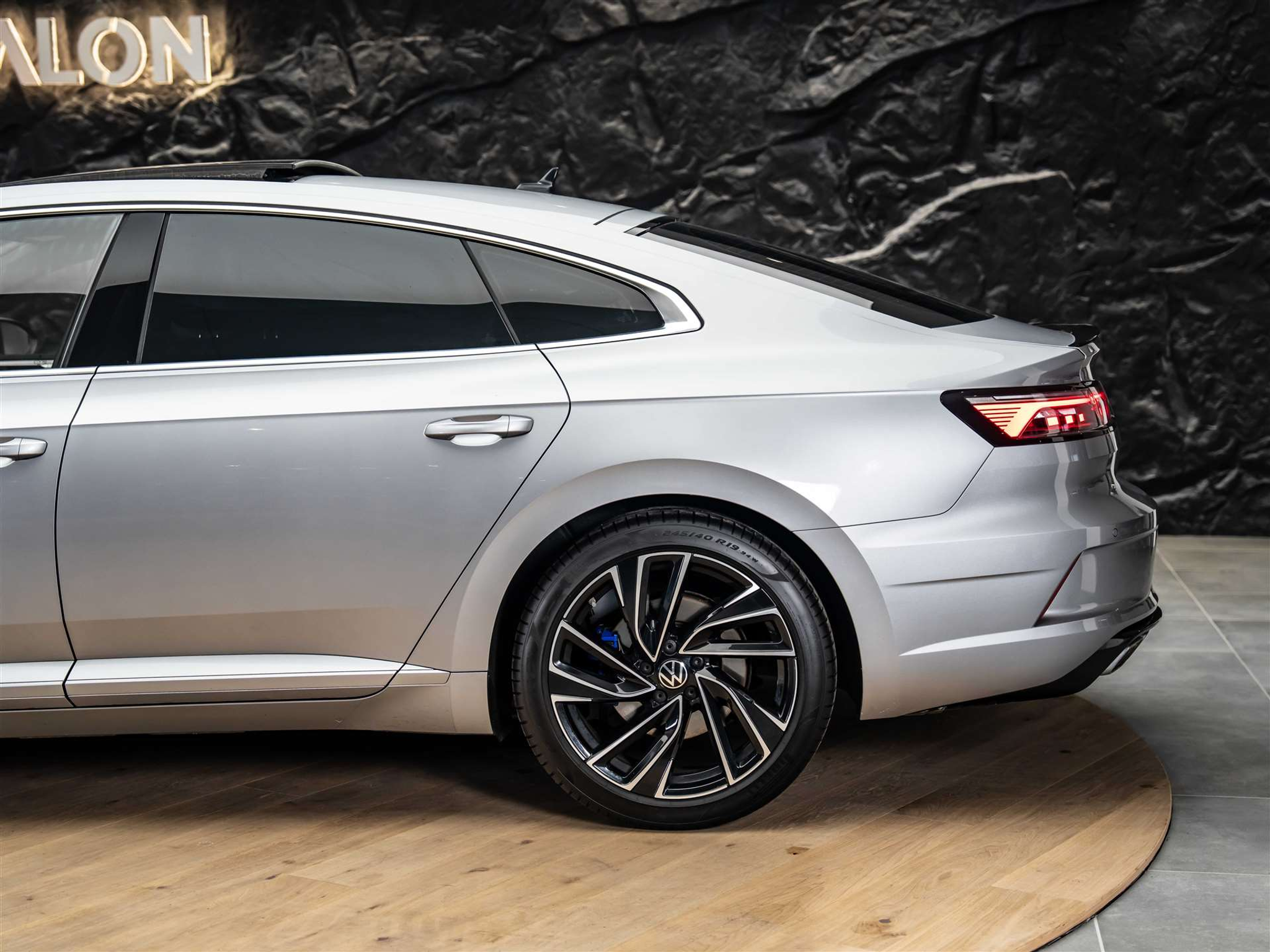 listing desktop thumbnail image 14