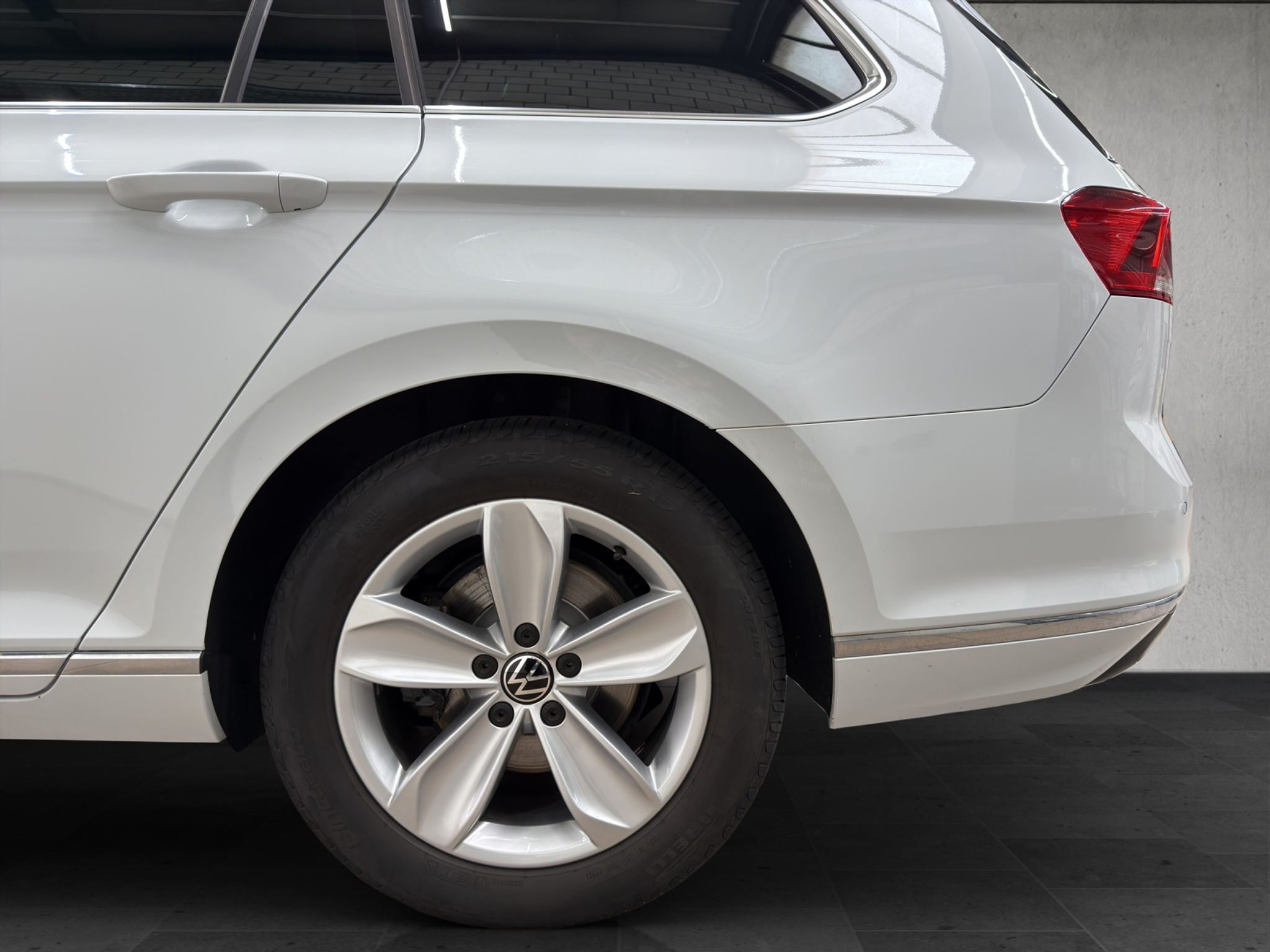 listing desktop thumbnail image 8