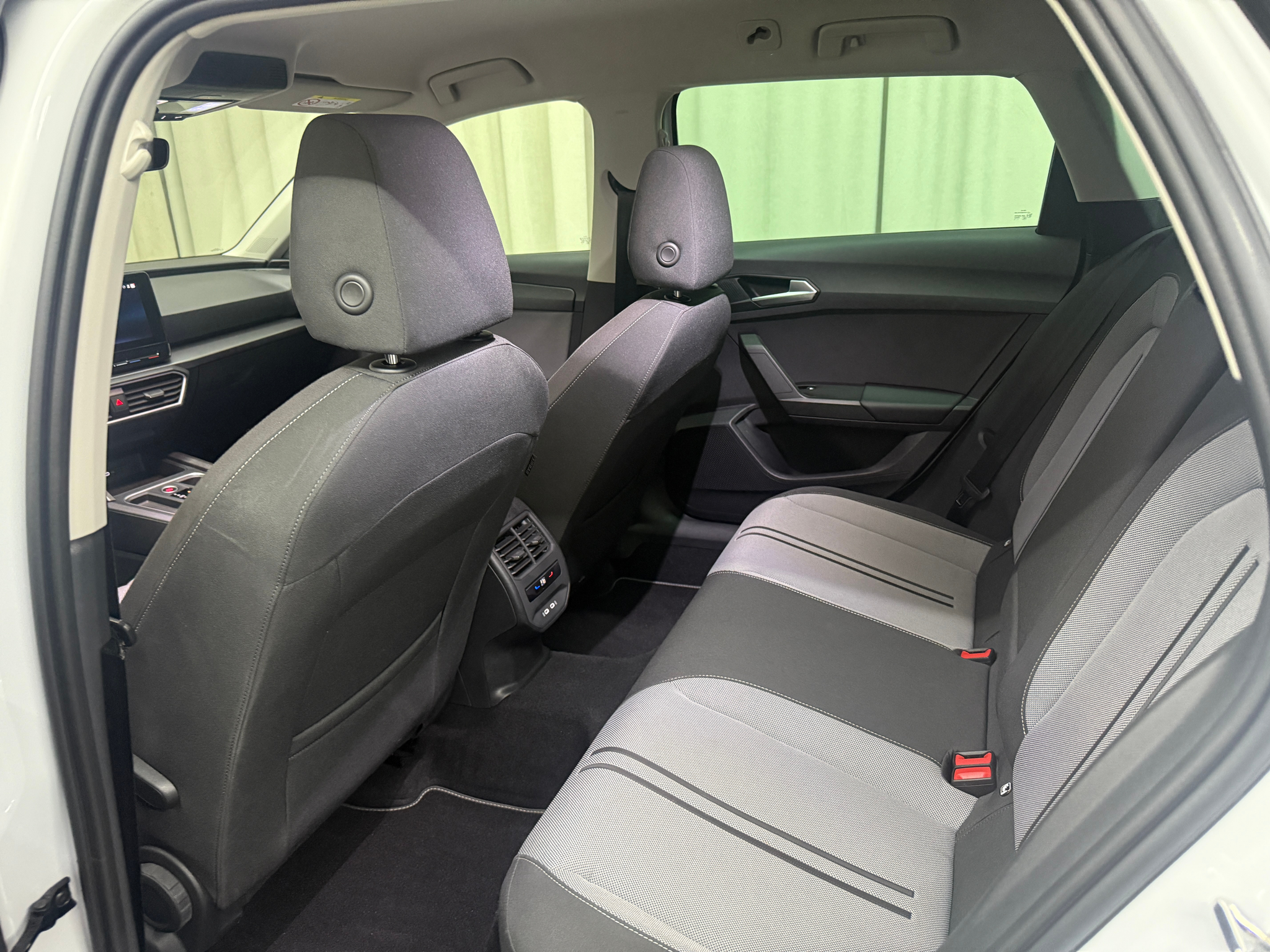 listing desktop thumbnail image 12