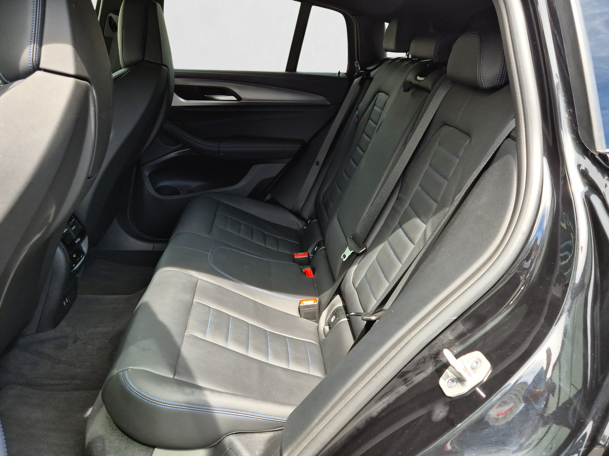 listing desktop thumbnail image 5