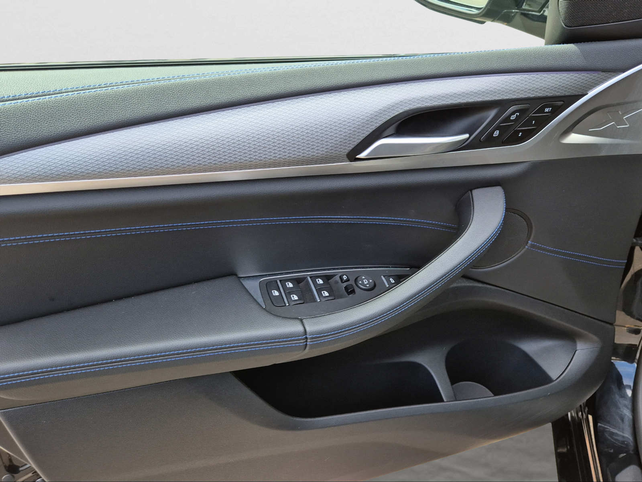 listing desktop thumbnail image 11