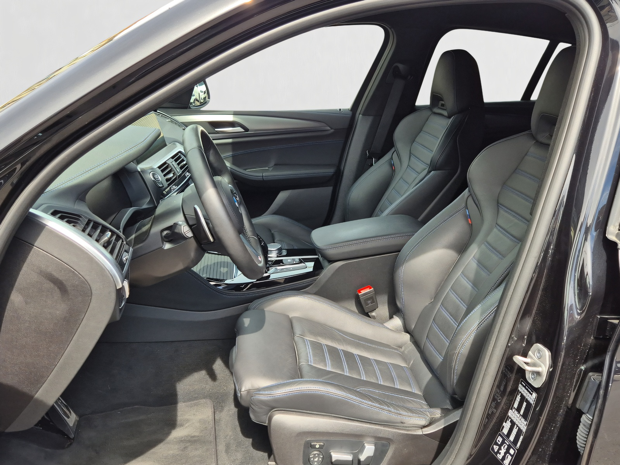 listing desktop thumbnail image 4