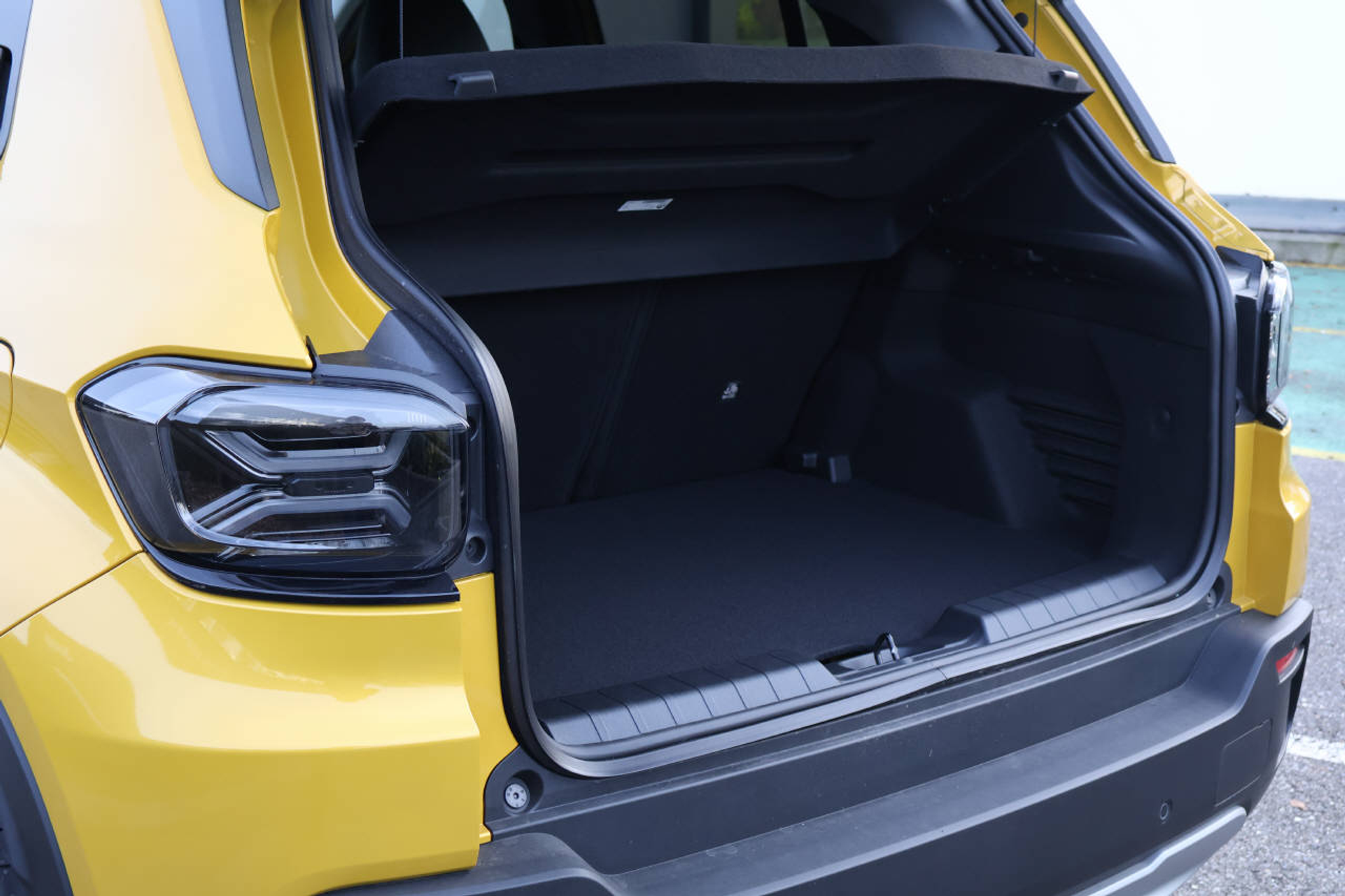 listing desktop thumbnail image 4