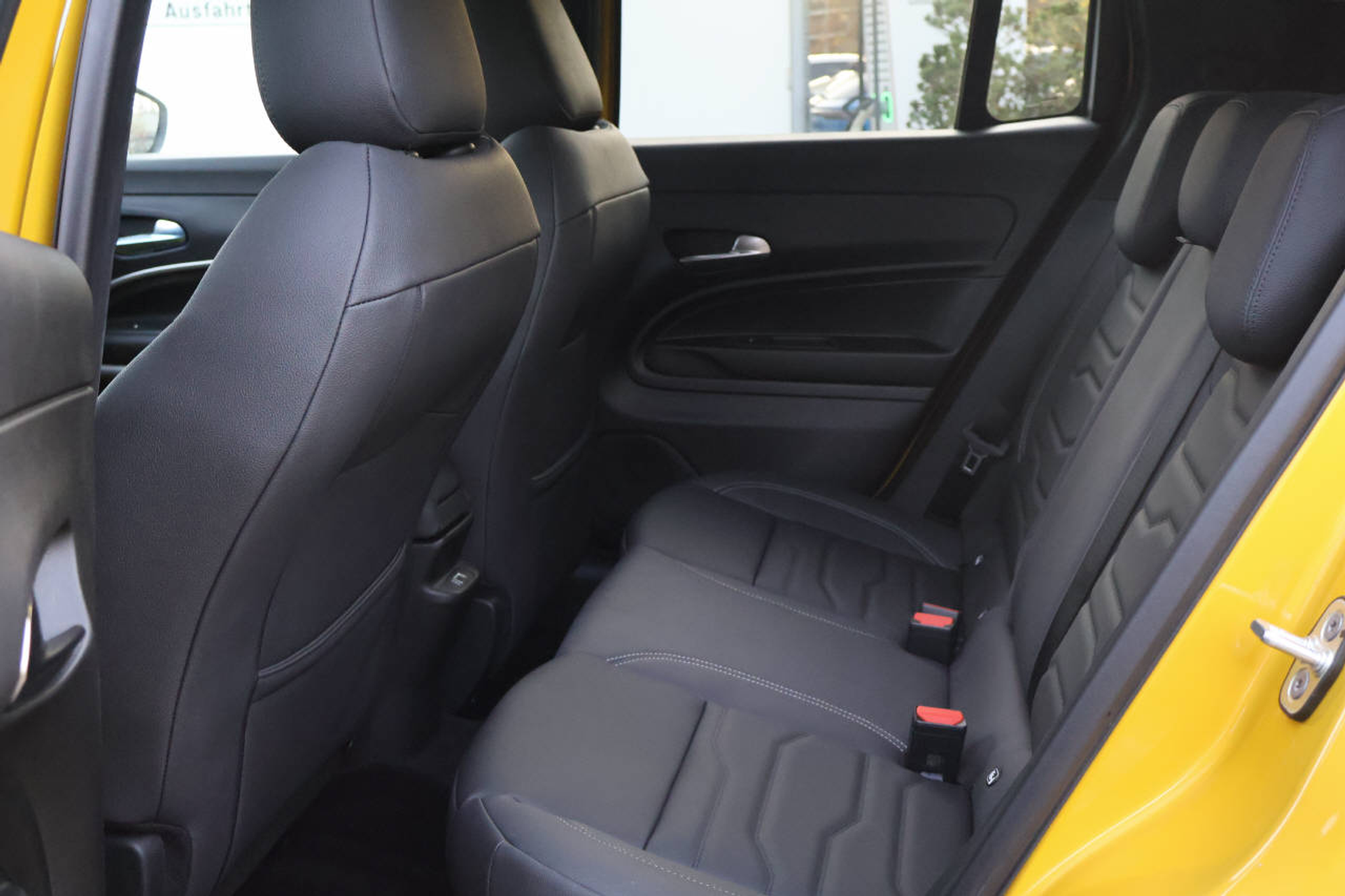 listing desktop thumbnail image 15