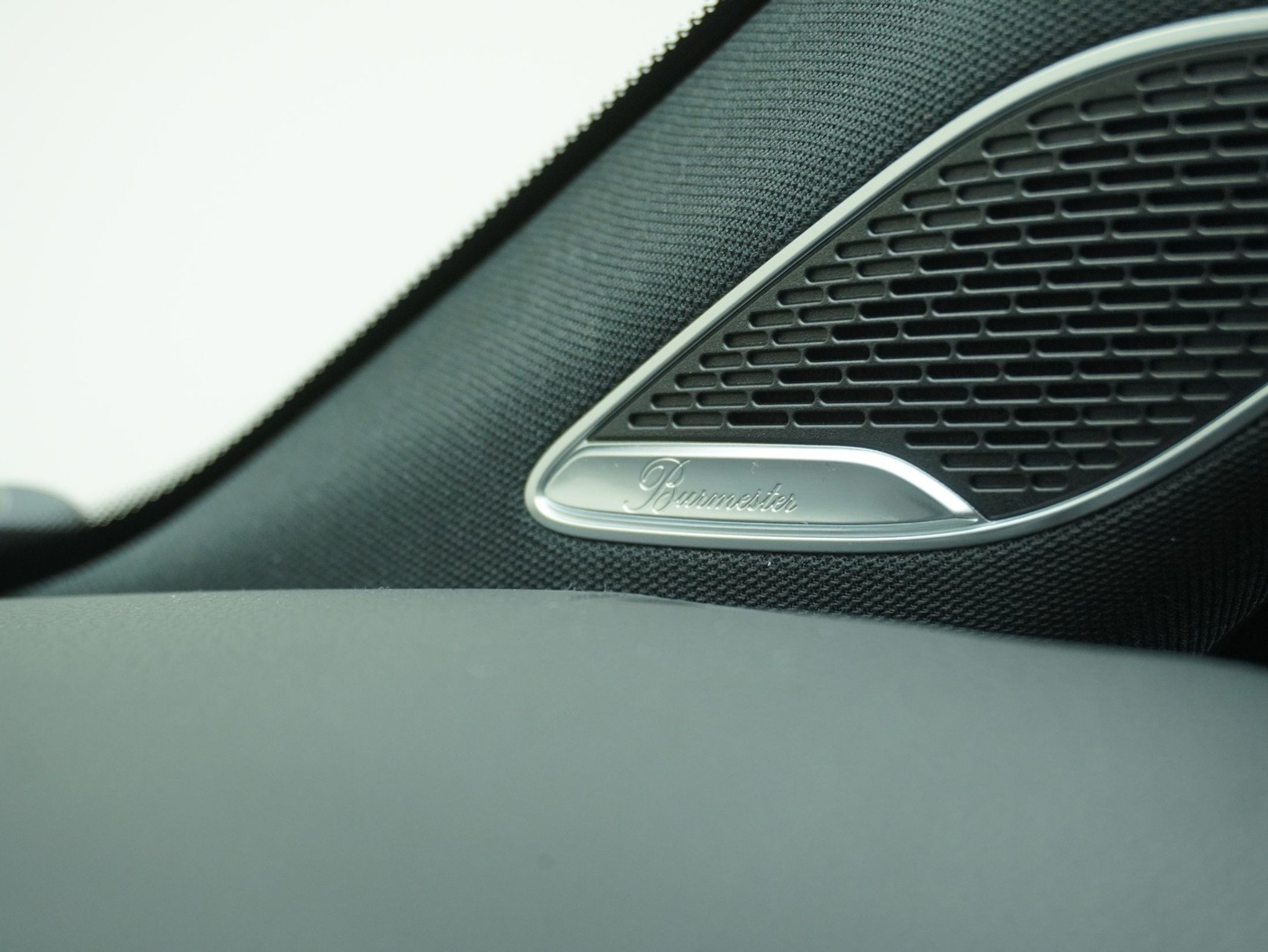 listing desktop thumbnail image 15